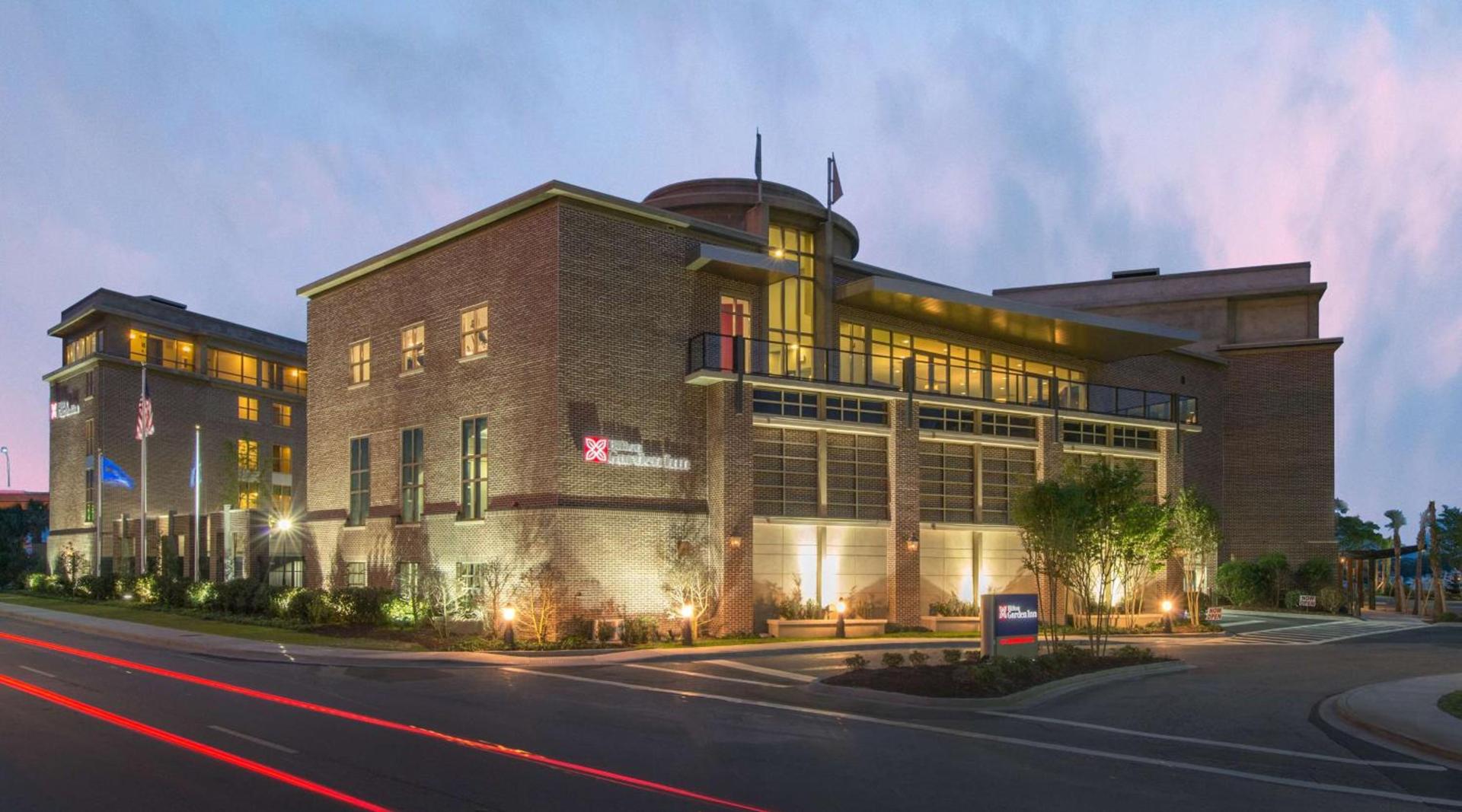 Hilton Garden Inn Charleston Waterfront/Downtown photo 1