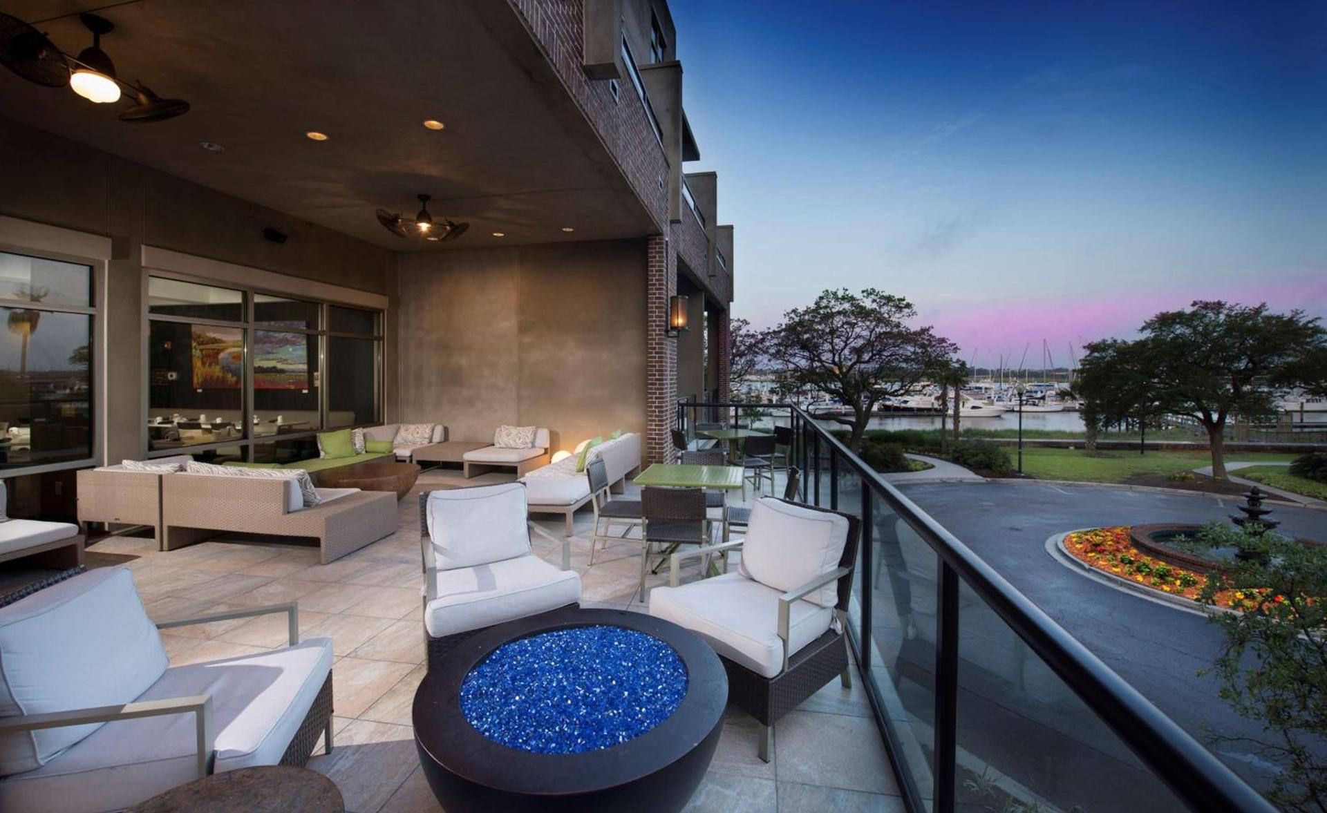 Hilton Garden Inn Charleston Waterfront/Downtown photo 3
