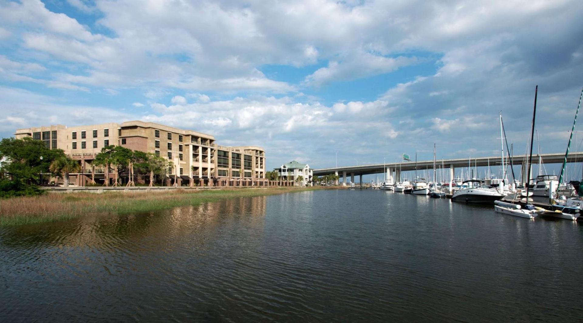 Hilton Garden Inn Charleston Waterfront/Downtown photo 5