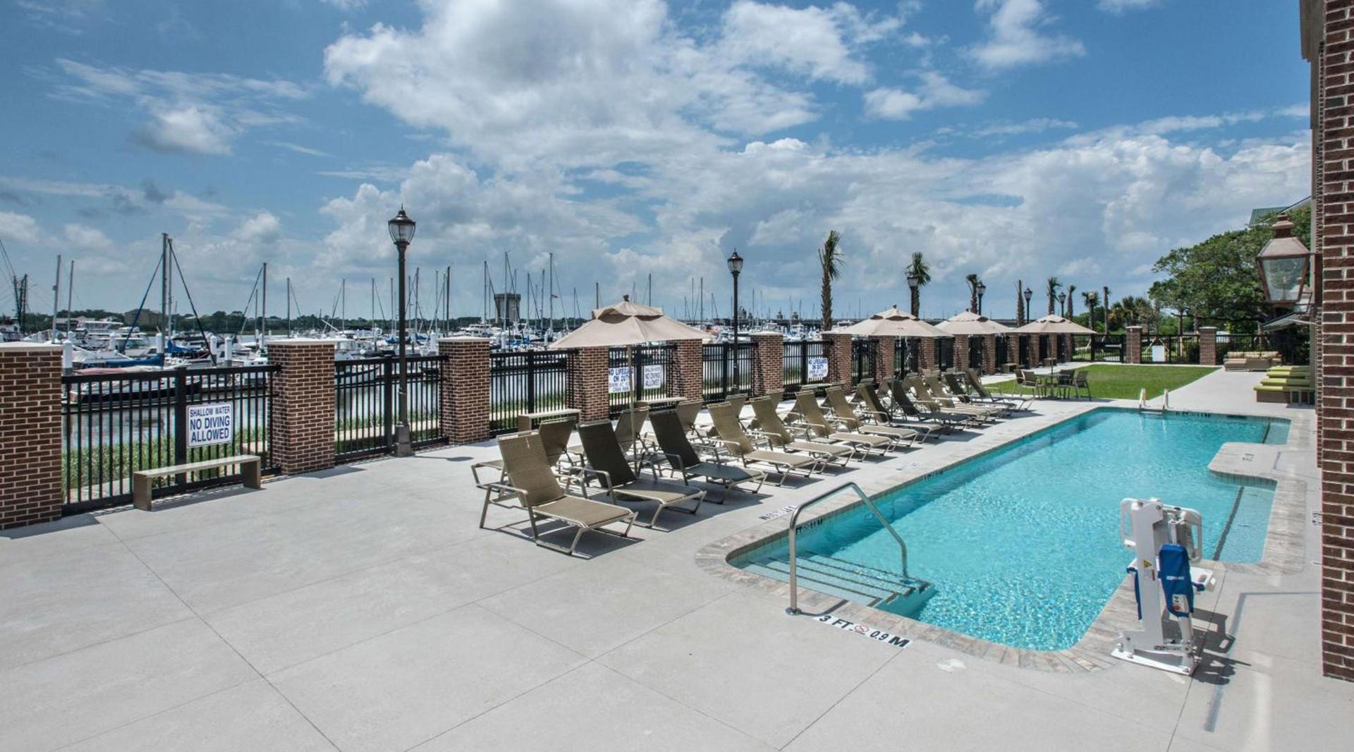 Hilton Garden Inn Charleston Waterfront/Downtown photo 11