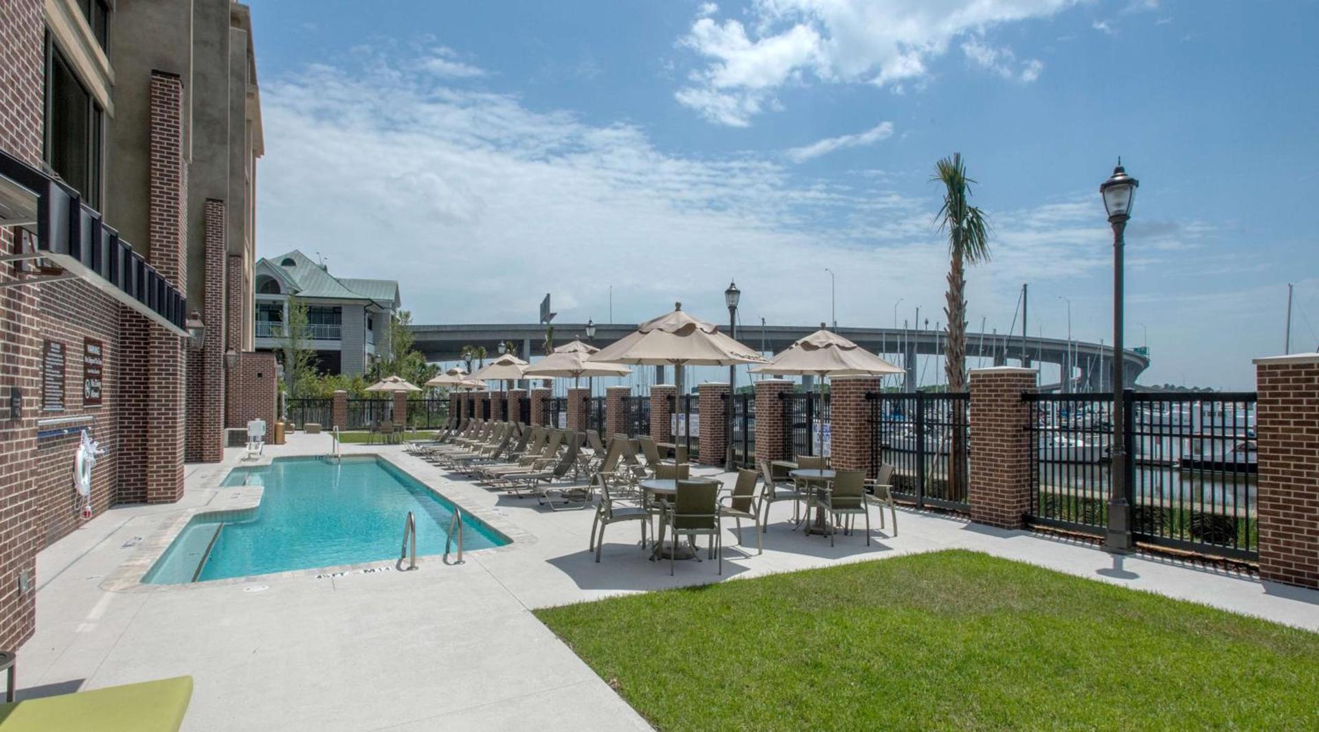Hilton Garden Inn Charleston Waterfront/Downtown photo 10