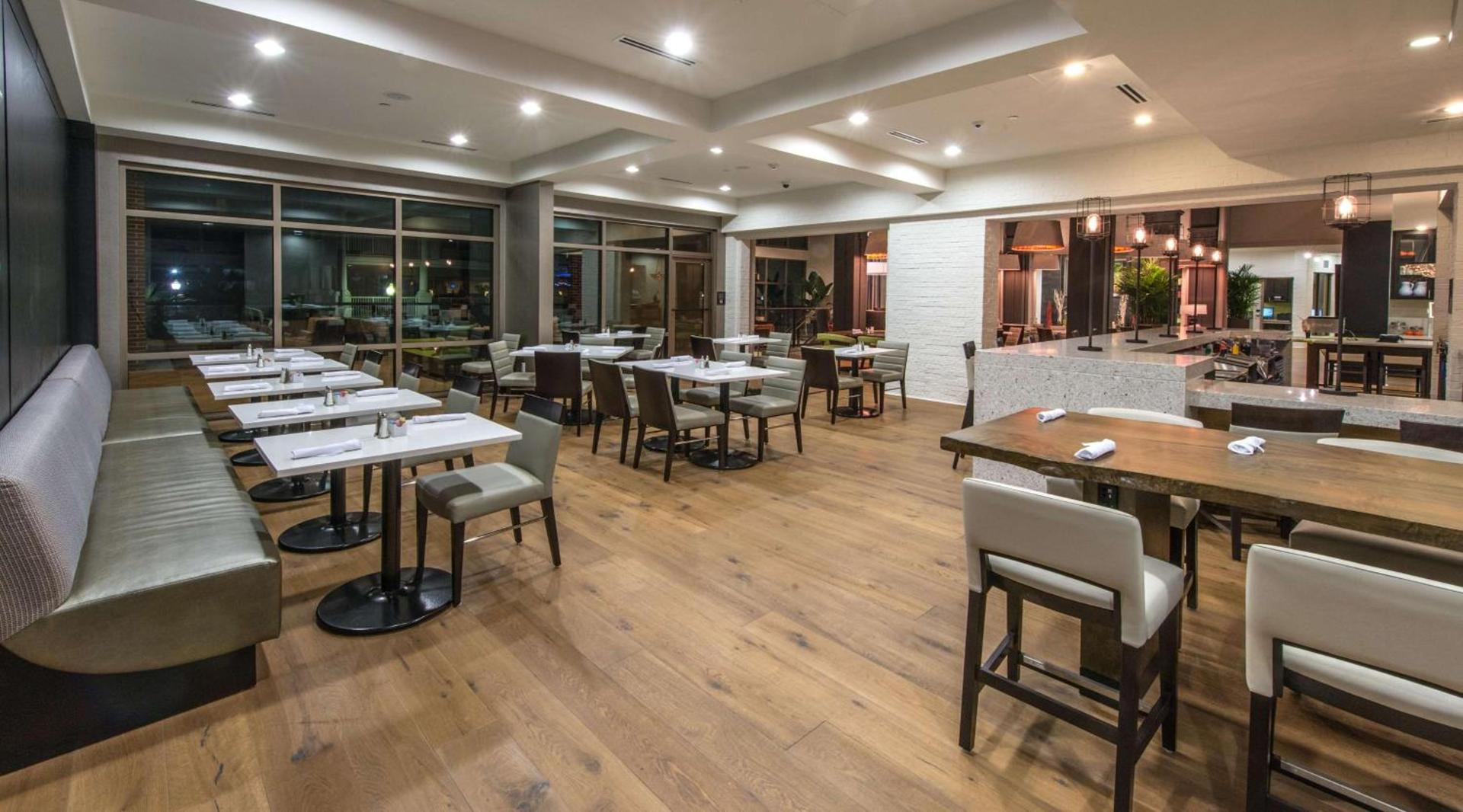 Hilton Garden Inn Charleston Waterfront/Downtown photo 14