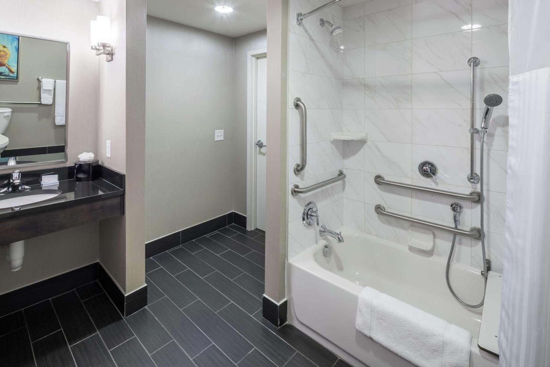 Hilton Garden Inn Charleston Waterfront/Downtown photo 19