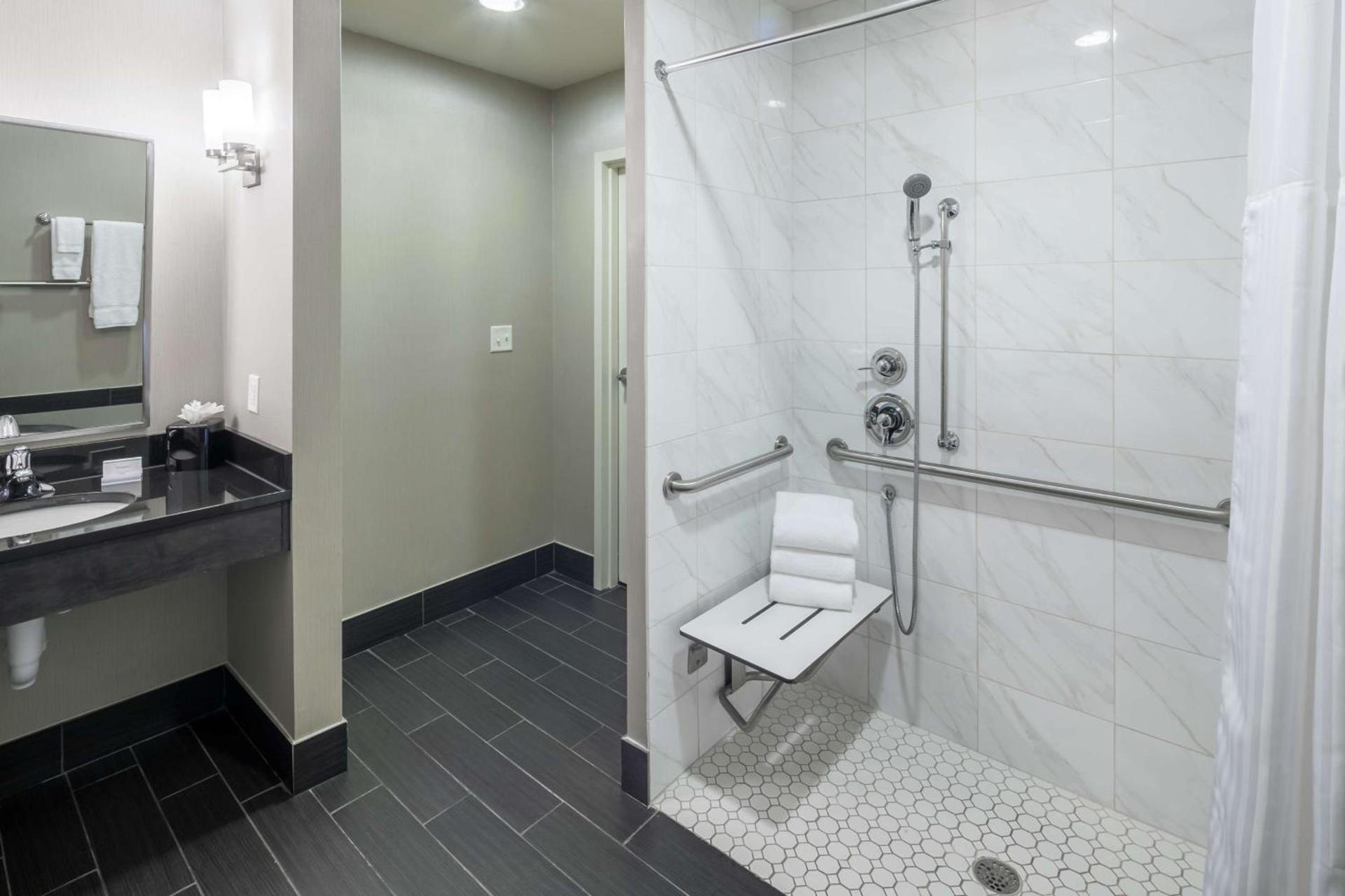 Hilton Garden Inn Charleston Waterfront/Downtown photo 22
