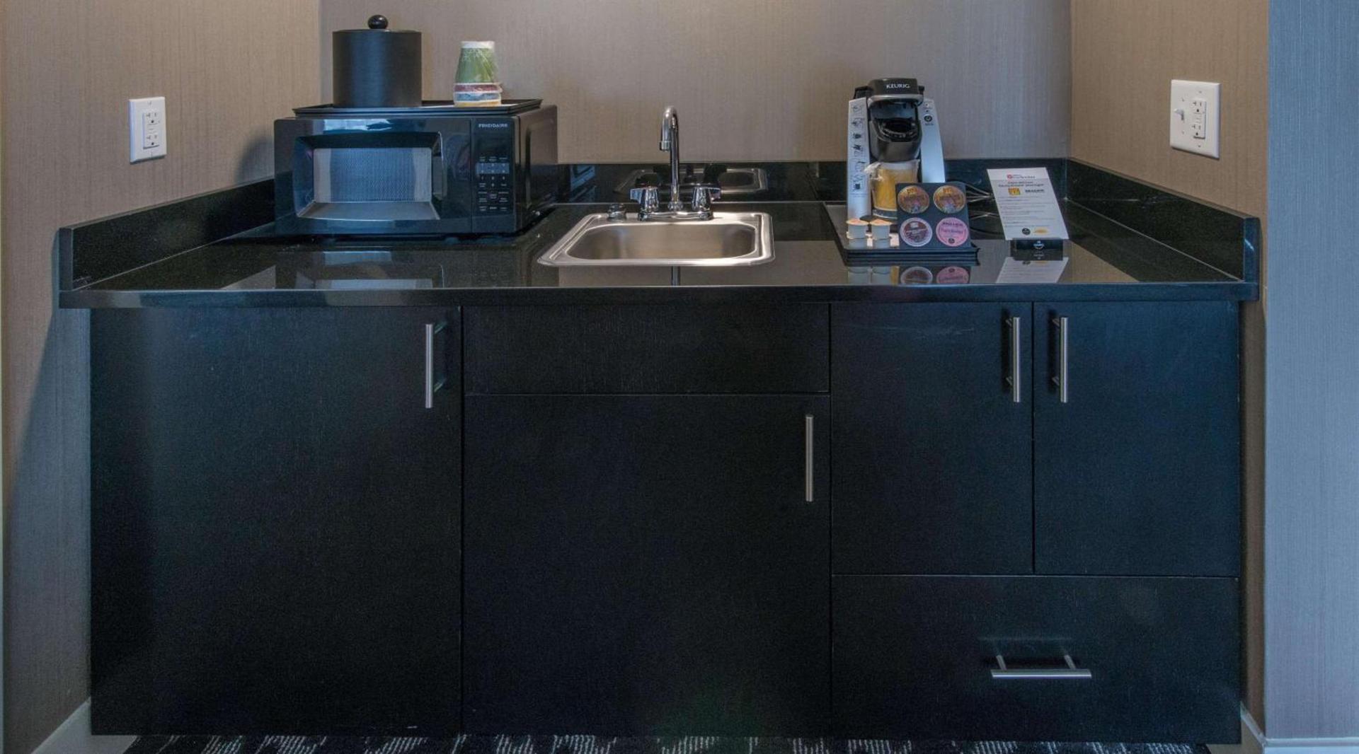 Hilton Garden Inn Charleston Waterfront/Downtown photo 41