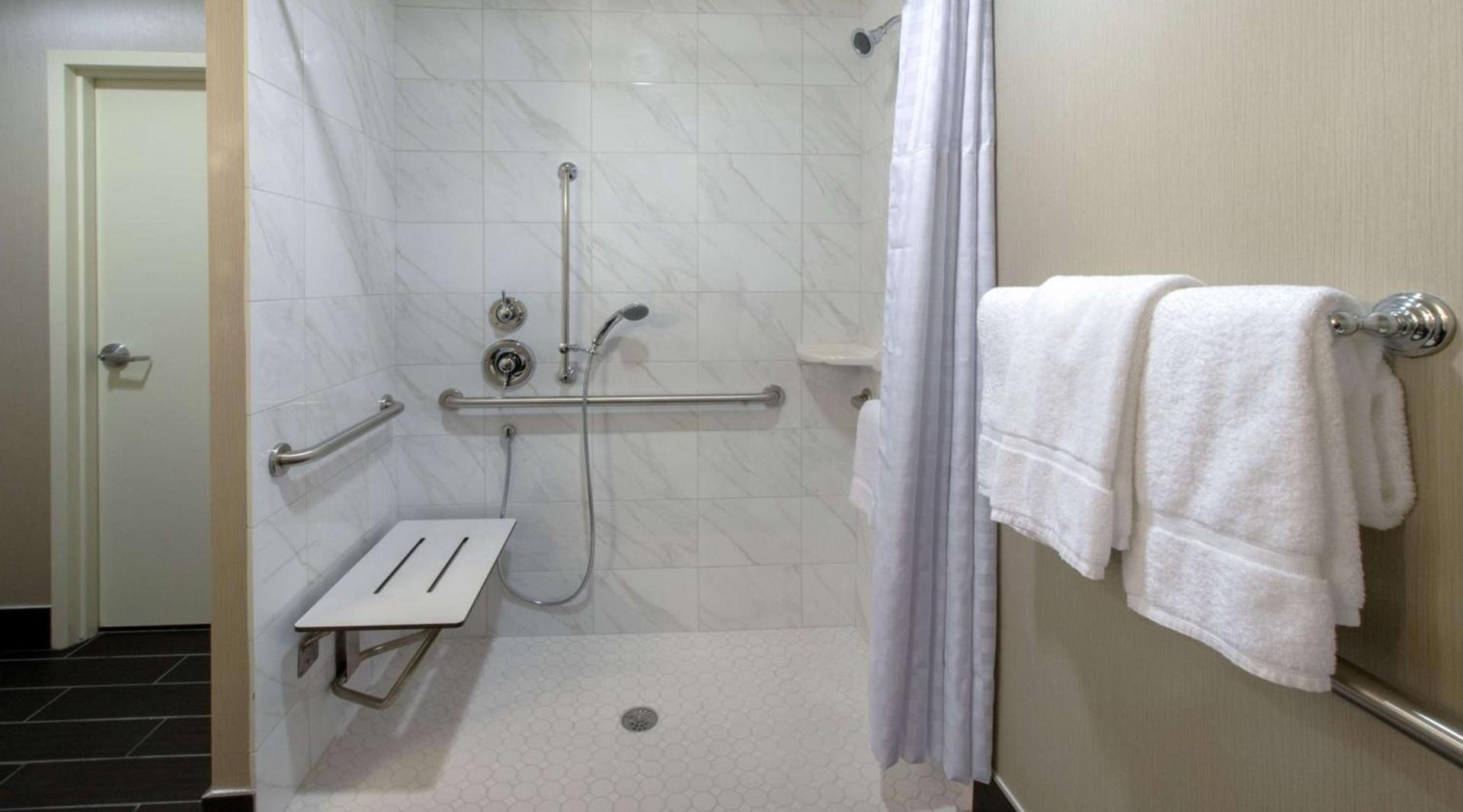 Hilton Garden Inn Charleston Waterfront/Downtown photo 55
