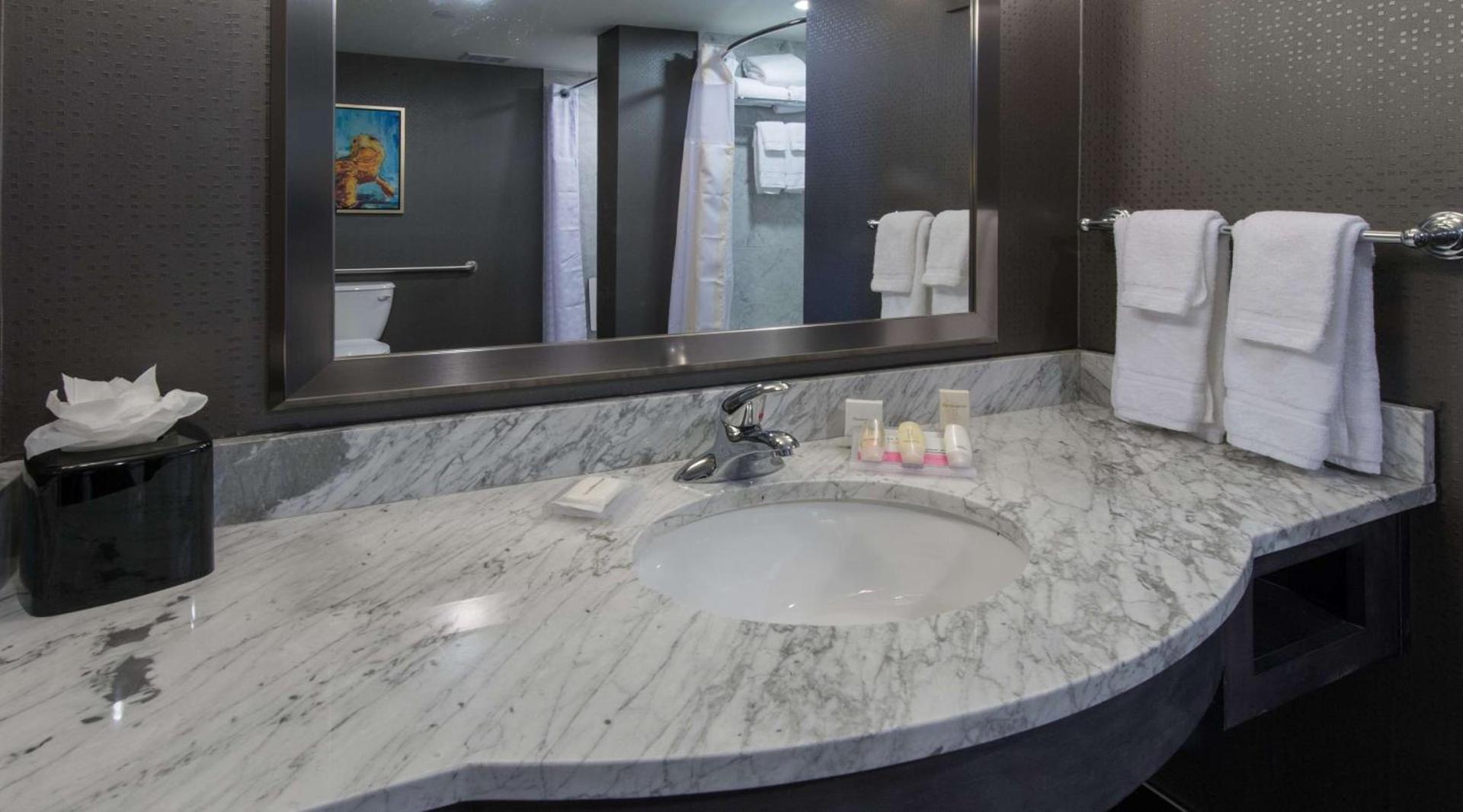 Hilton Garden Inn Charleston Waterfront/Downtown photo 56