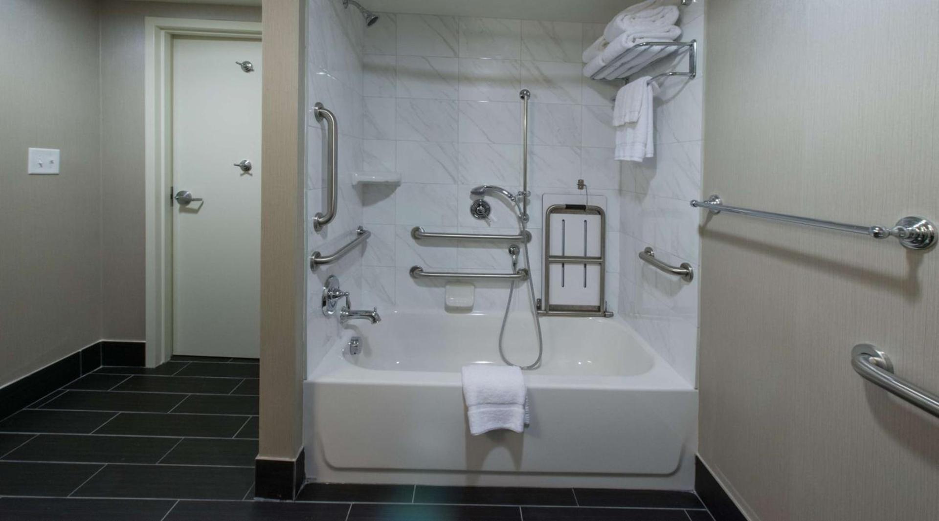 Hilton Garden Inn Charleston Waterfront/Downtown photo 61