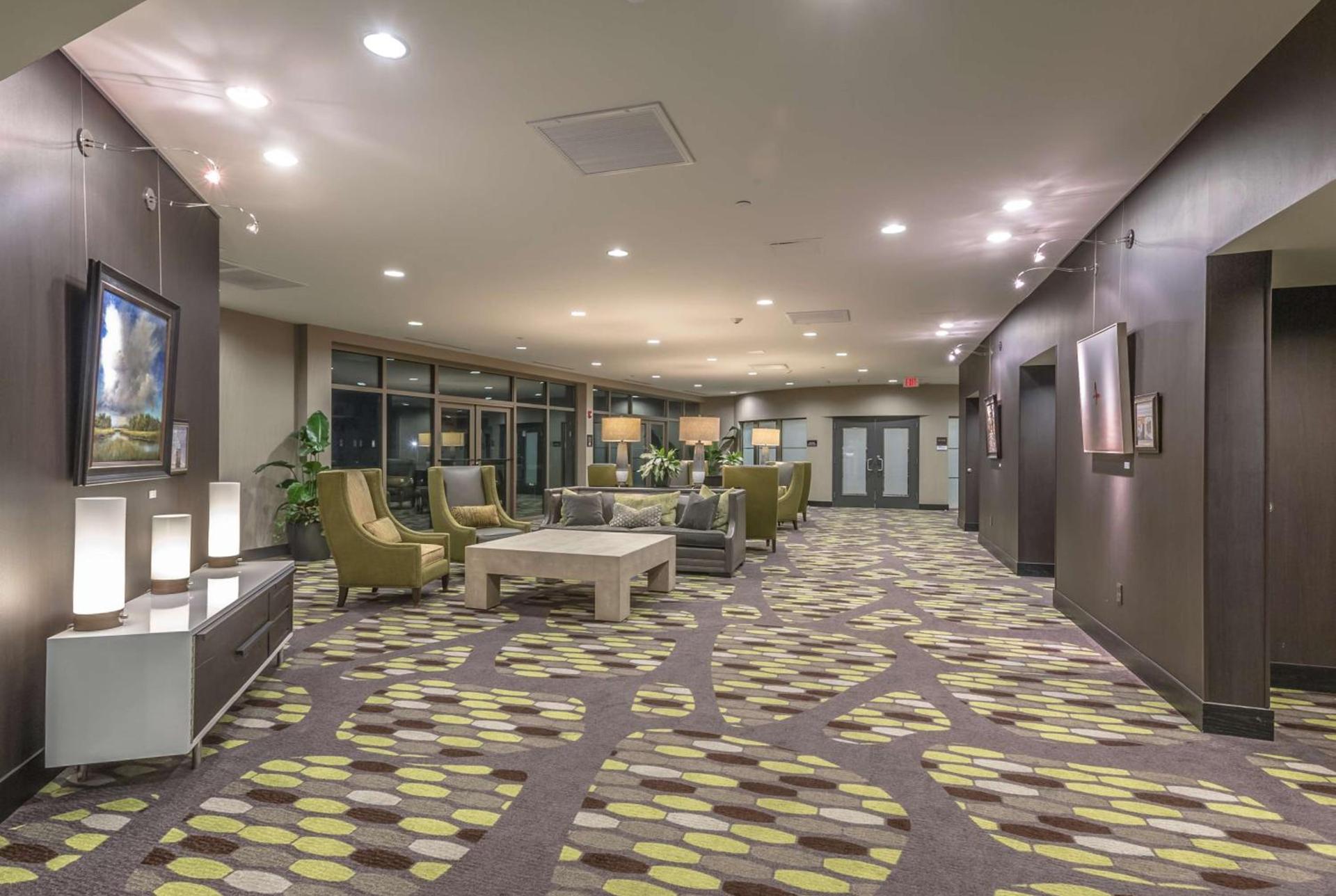 Hilton Garden Inn Charleston Waterfront/Downtown photo 2