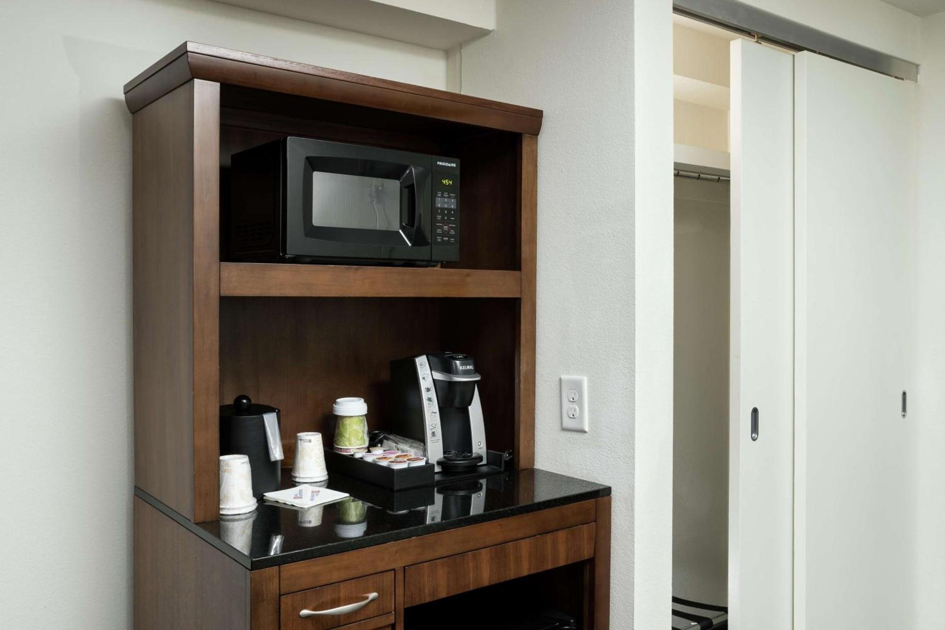 Hilton Garden Inn Charleston Waterfront/Downtown photo 71