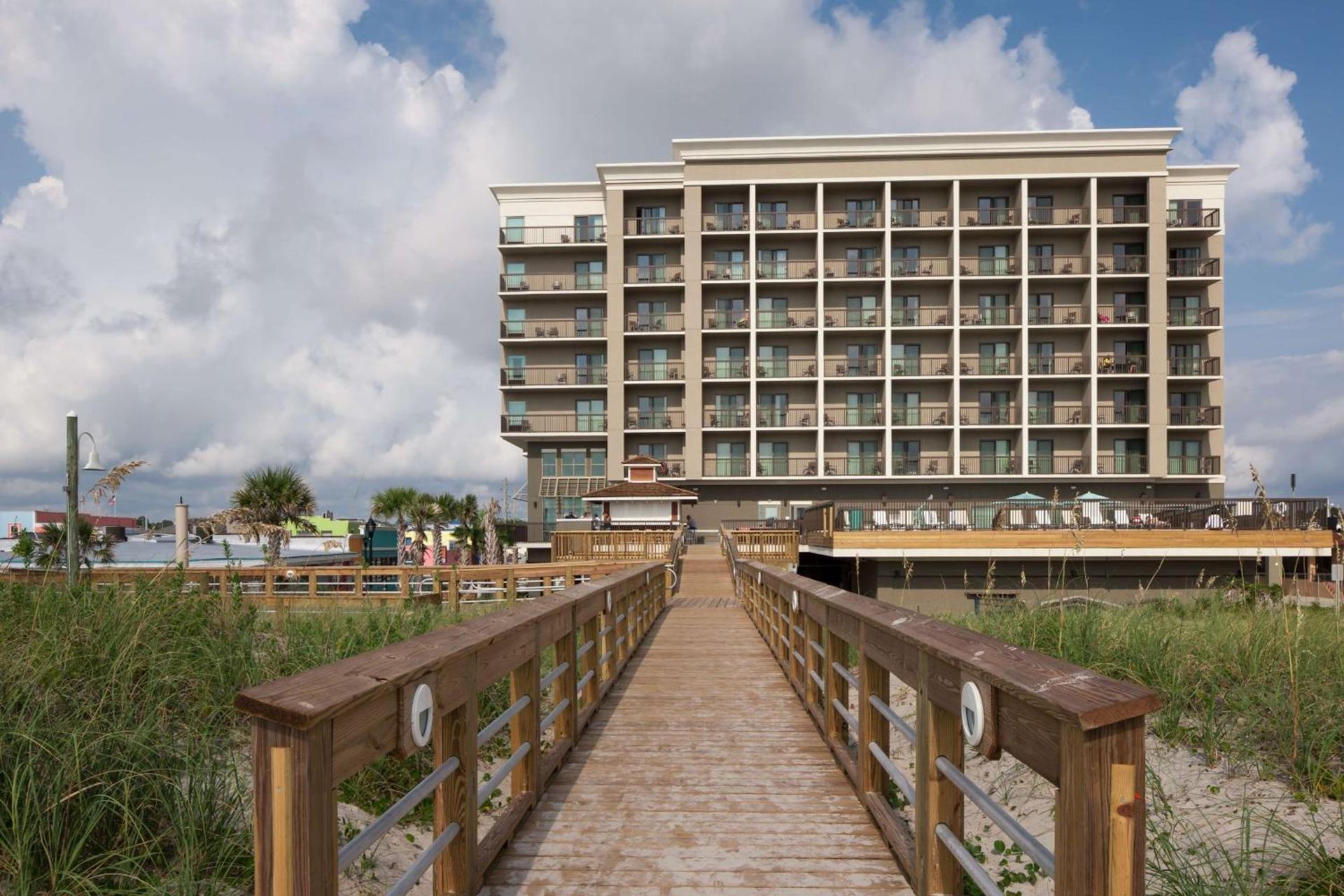 Hampton Inn & Suites by Hilton Carolina Beach Oceanfront photo 2