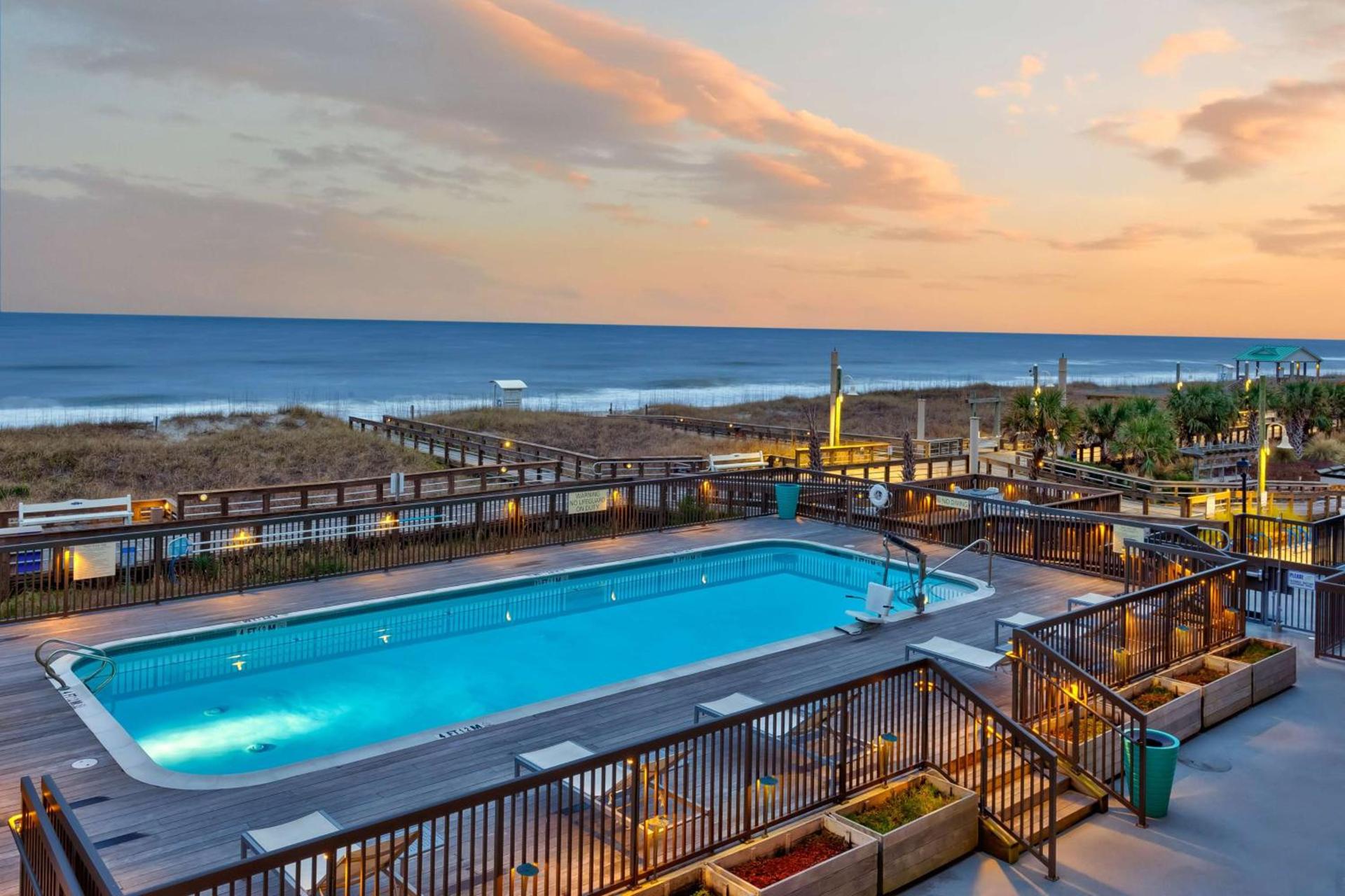 Hampton Inn & Suites by Hilton Carolina Beach Oceanfront photo 6