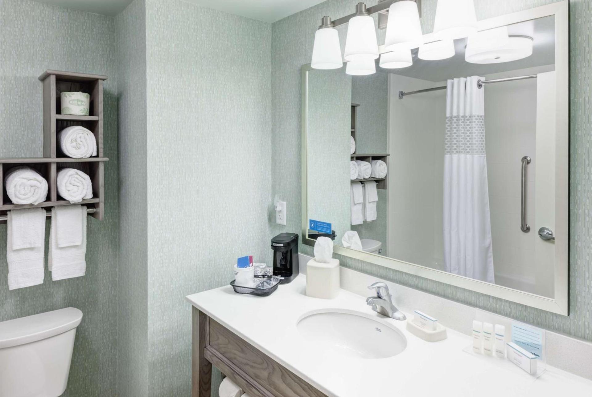 Hampton Inn & Suites by Hilton Carolina Beach Oceanfront photo 48