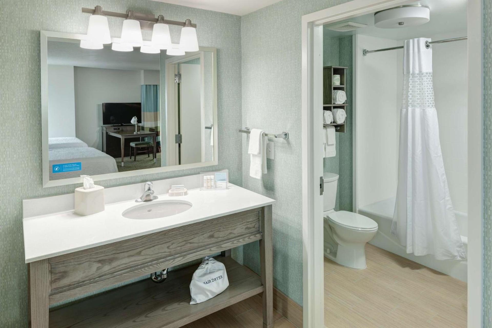 Hampton Inn & Suites by Hilton Carolina Beach Oceanfront photo 49