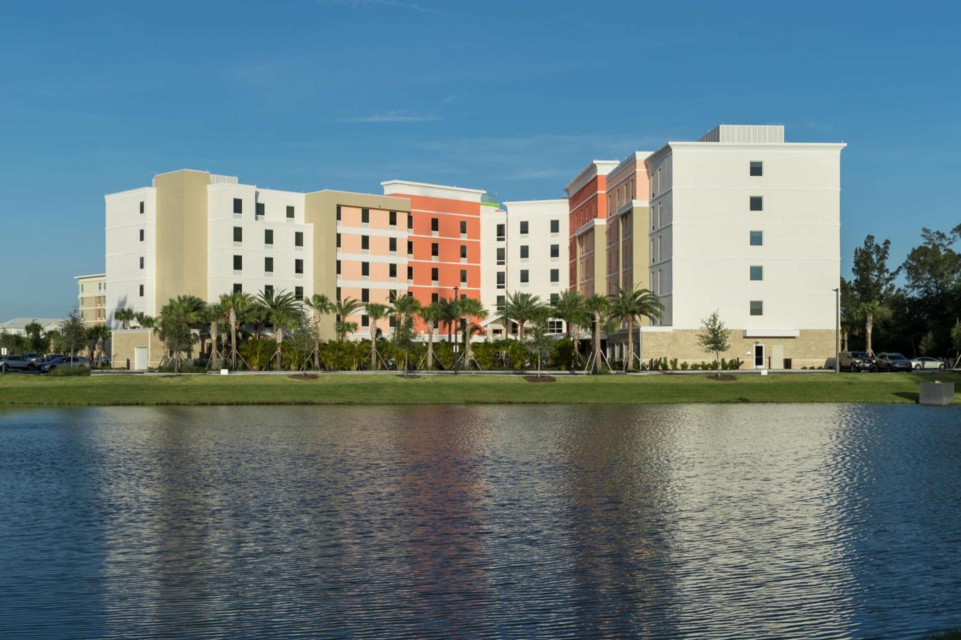 Hampton Inn & Suites Cape Canaveral Cruise Port, Fl photo 3