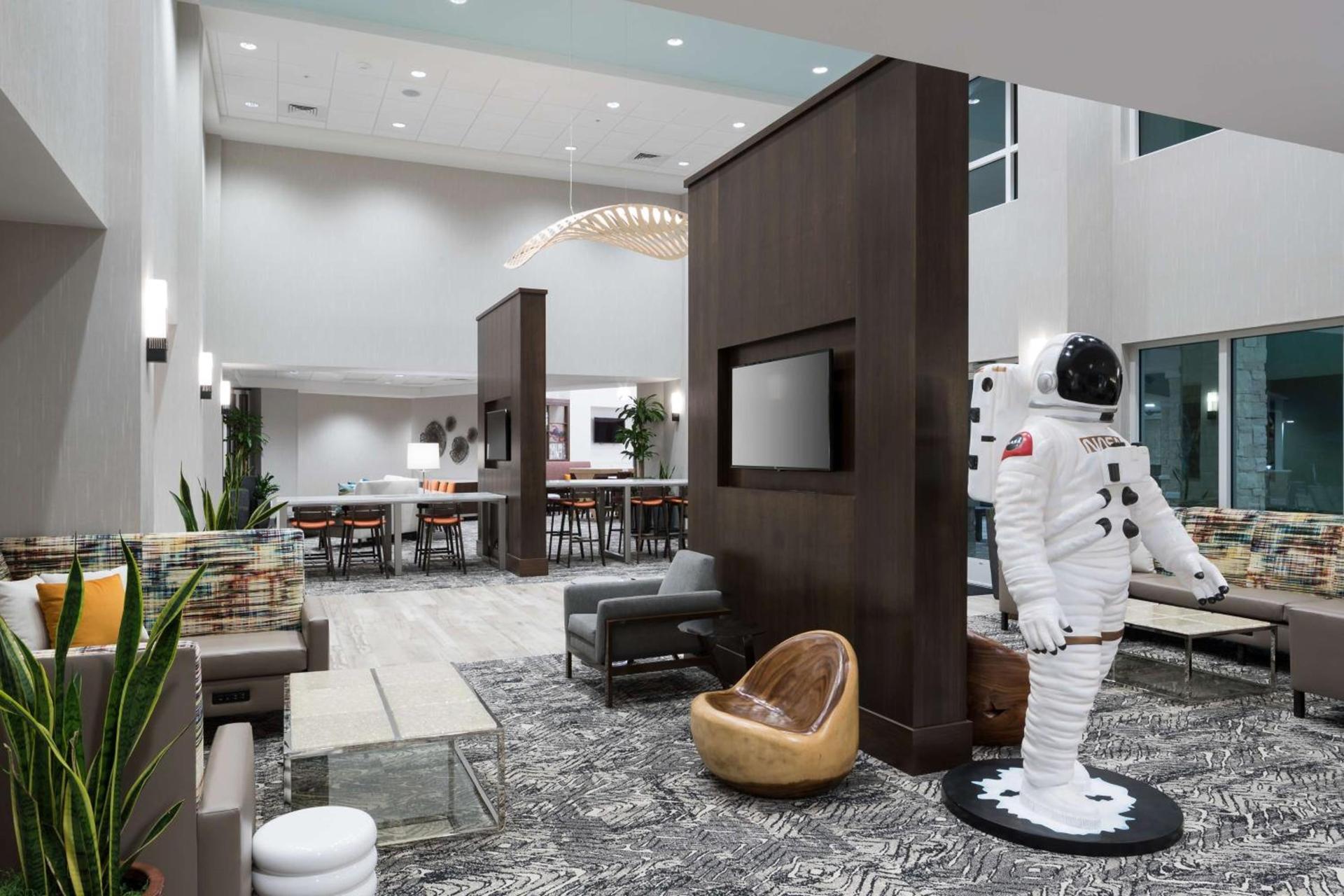 Hampton Inn & Suites Cape Canaveral Cruise Port, Fl photo 2