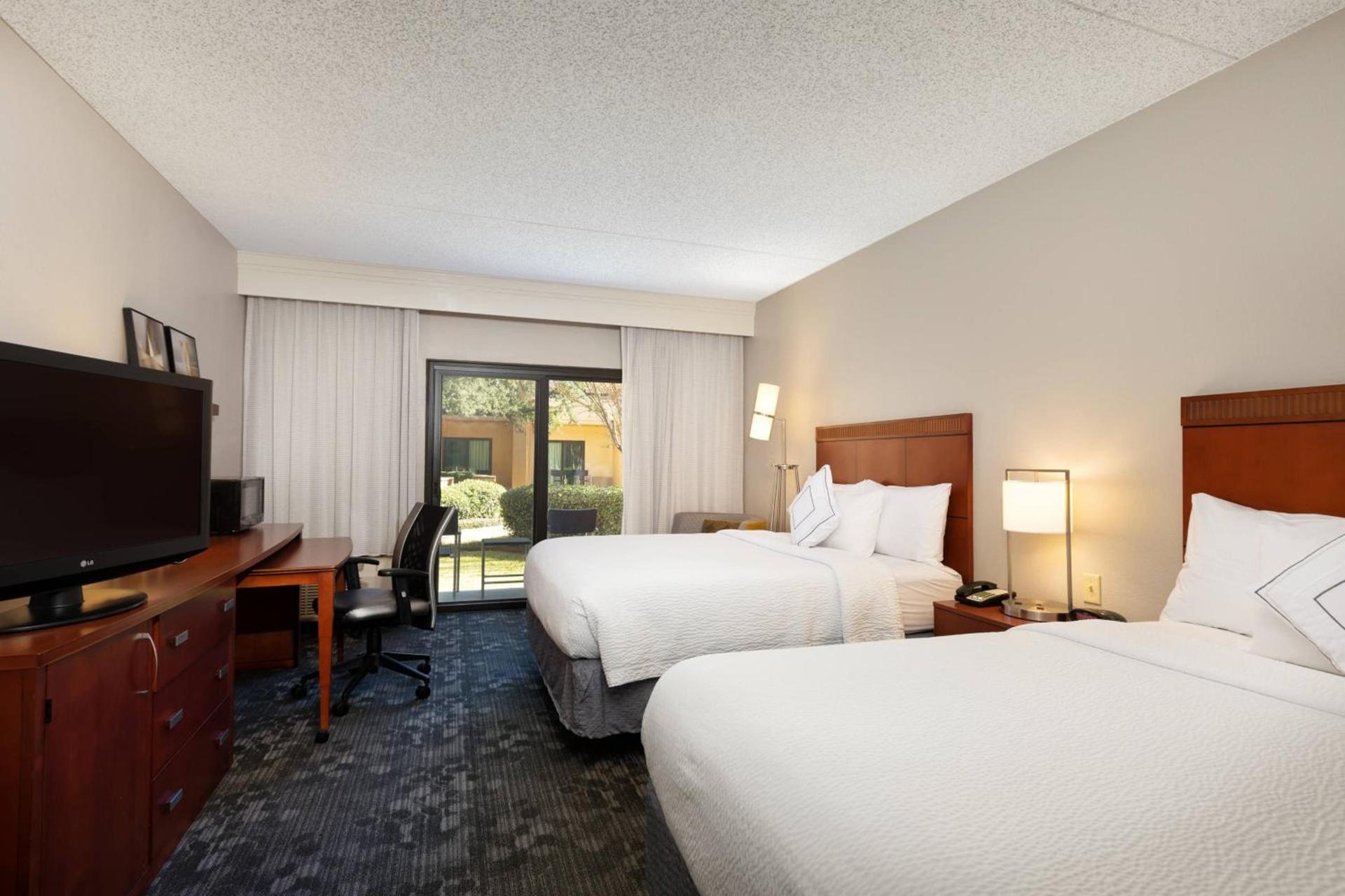 Courtyard by Marriott Dallas-Fort Worth/Bedford photo 8