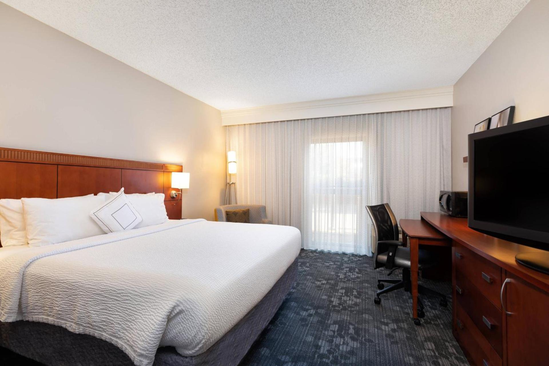 Courtyard by Marriott Dallas-Fort Worth/Bedford photo 12