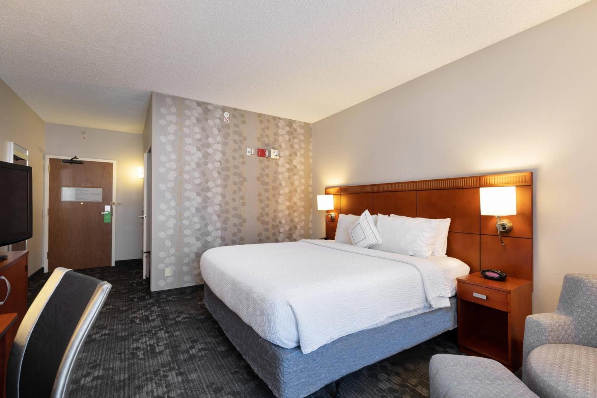 Courtyard by Marriott Dallas-Fort Worth/Bedford photo 14