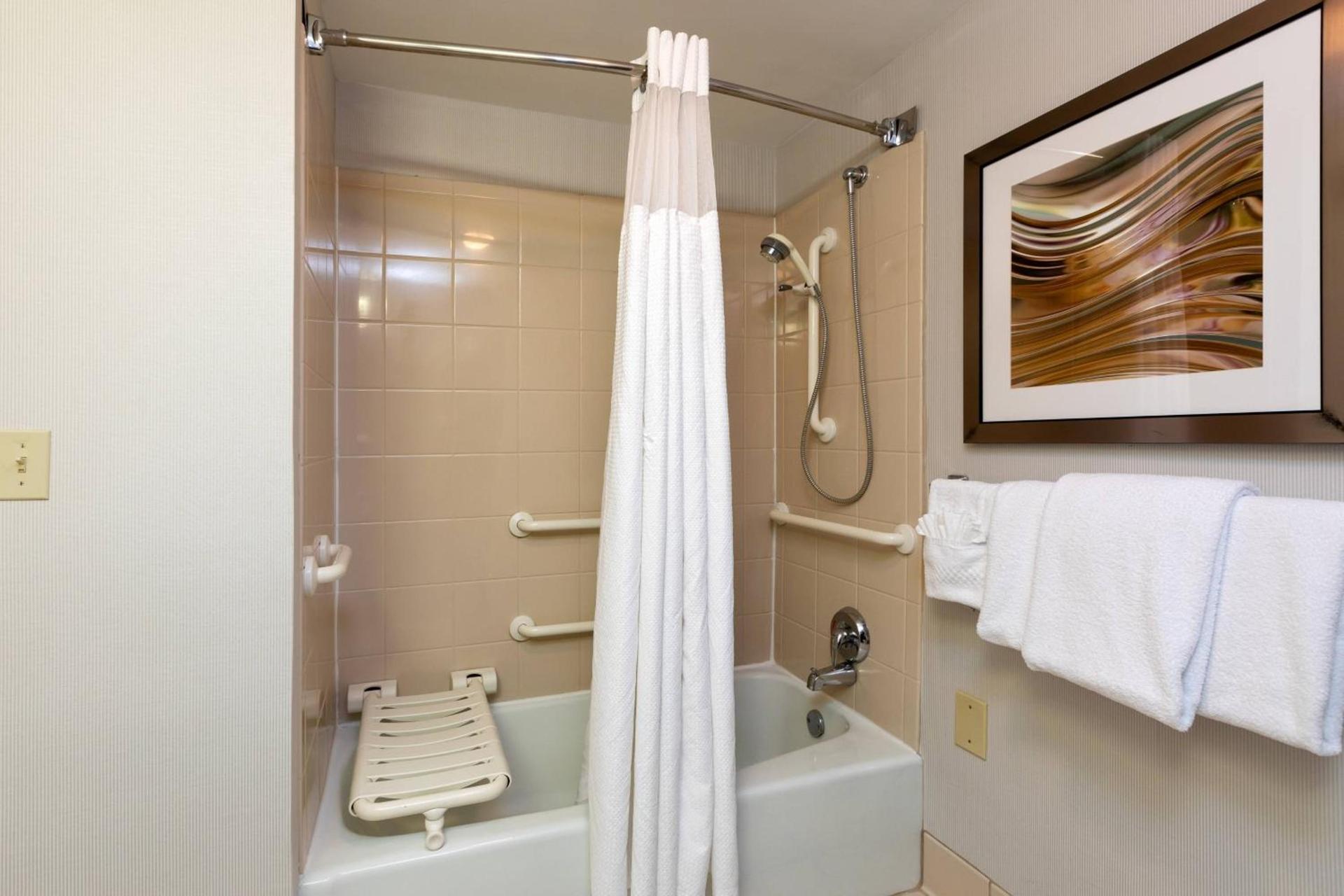Courtyard by Marriott Dallas-Fort Worth/Bedford photo 27