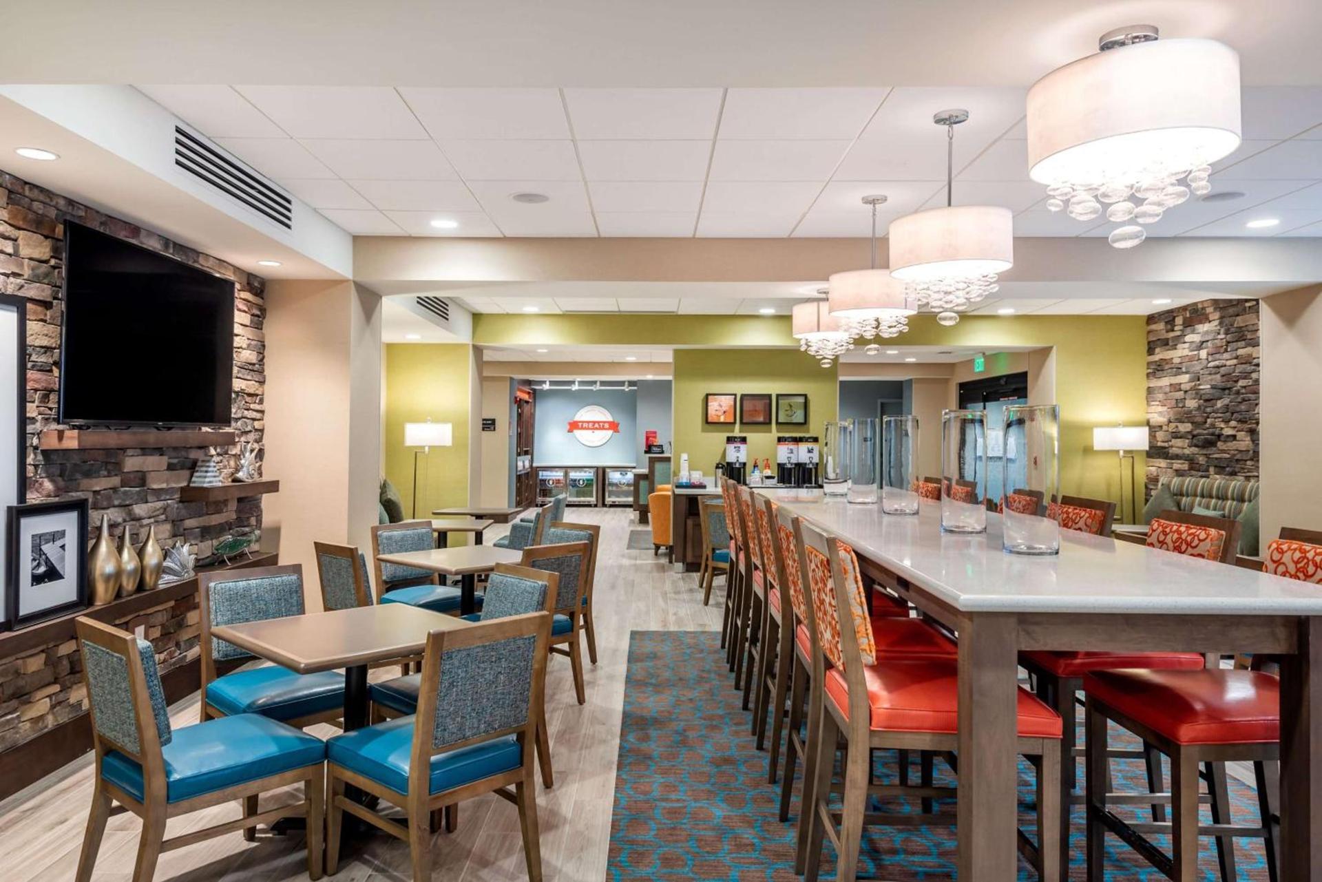 Hampton Inn Baltimore Bayview Campus photo 3