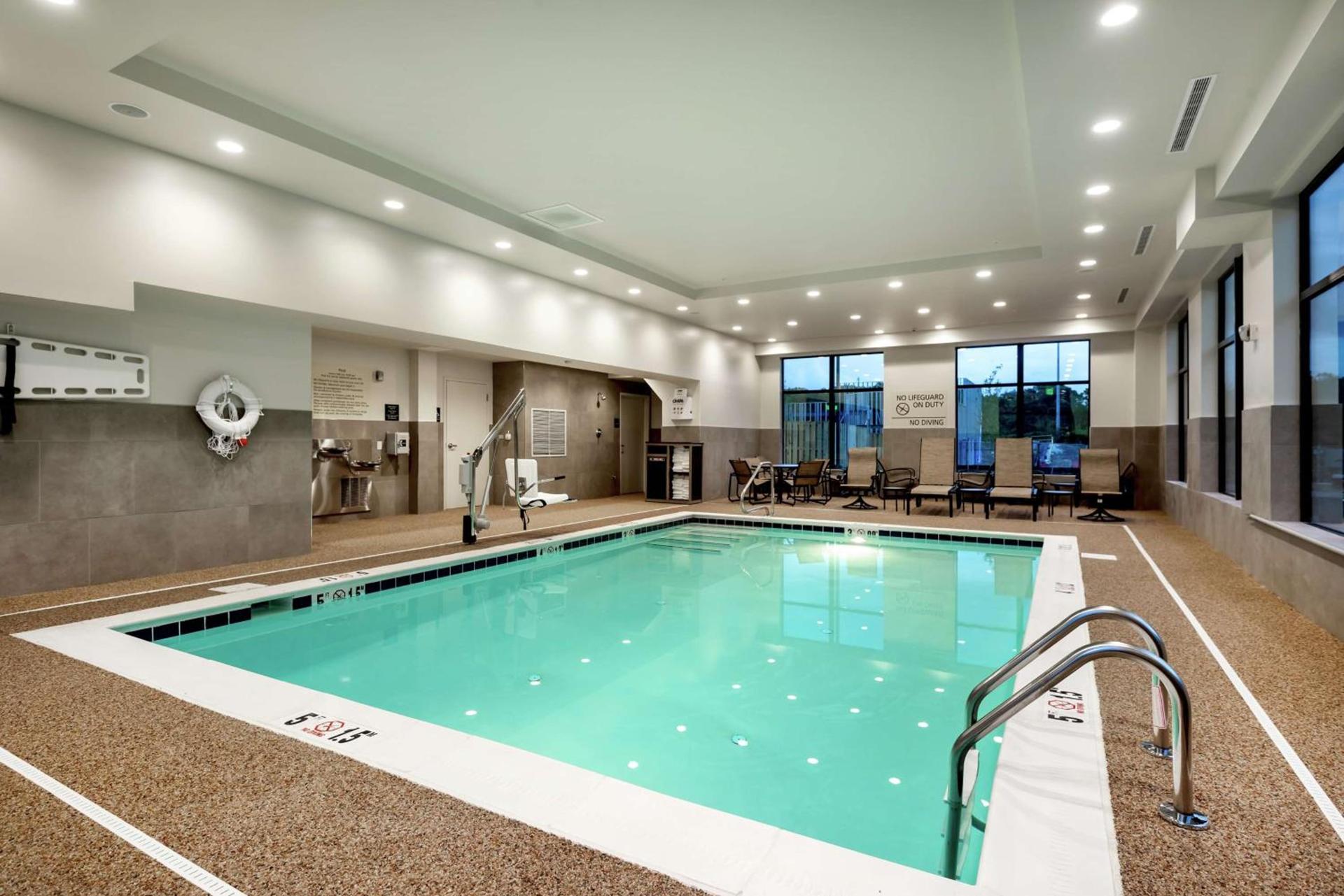 Hampton Inn Baltimore Bayview Campus photo 7