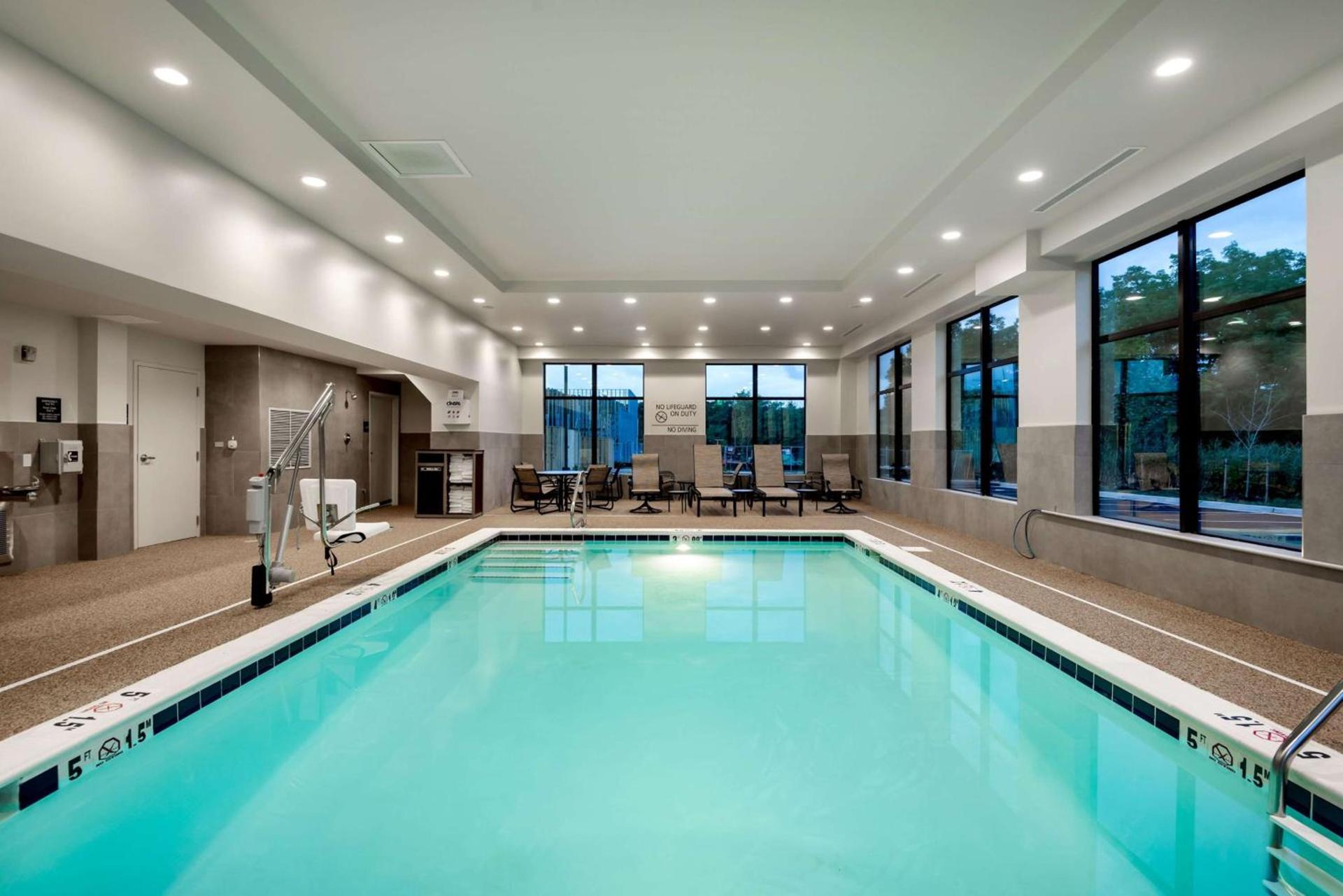 Hampton Inn Baltimore Bayview Campus photo 8