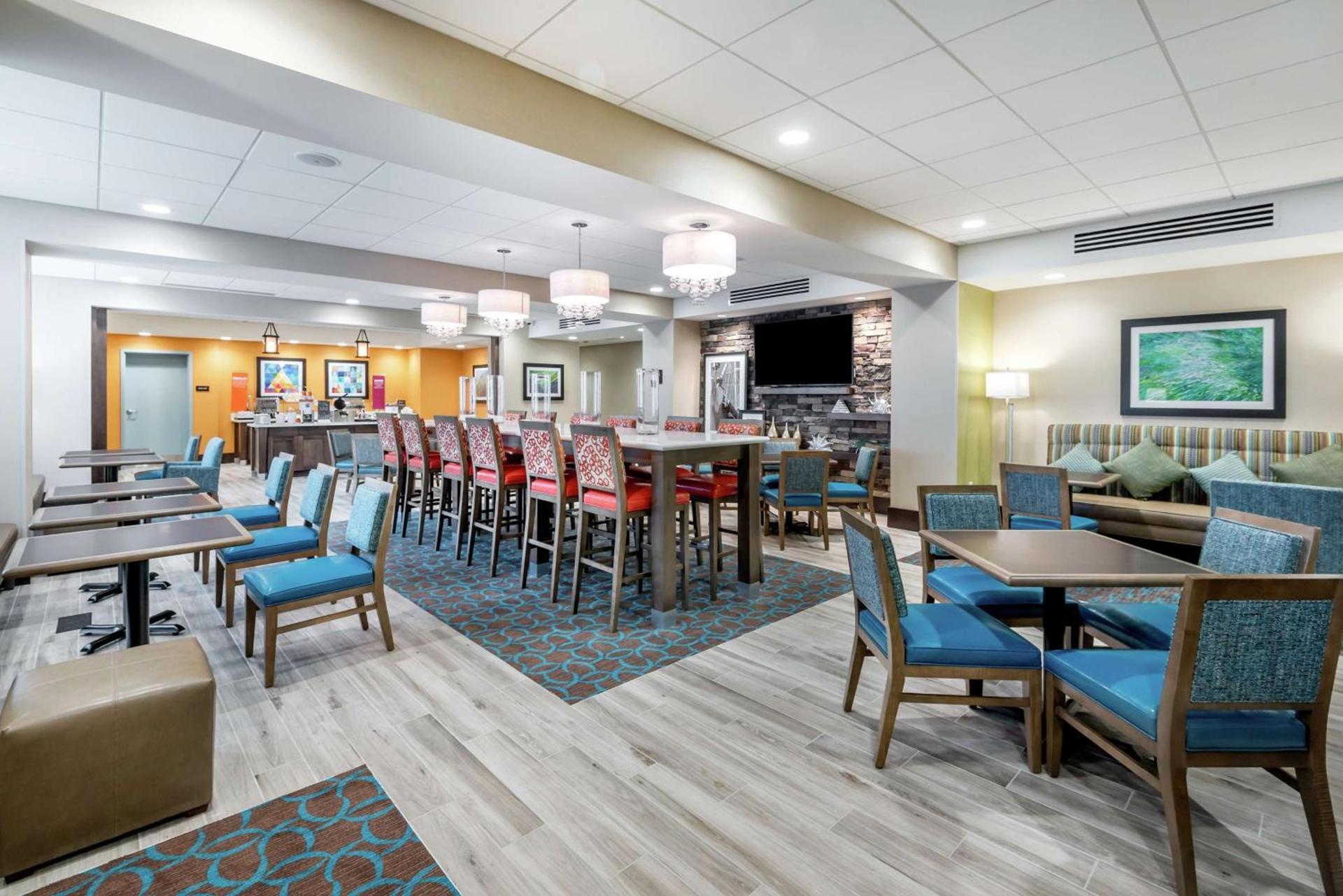 Hampton Inn Baltimore Bayview Campus photo 9