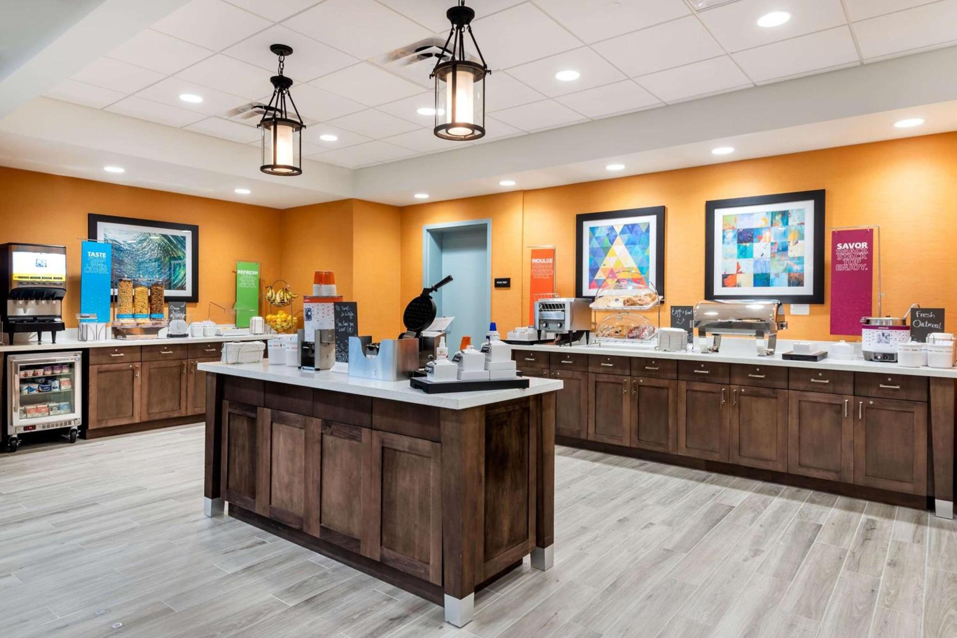 Hampton Inn Baltimore Bayview Campus photo 11