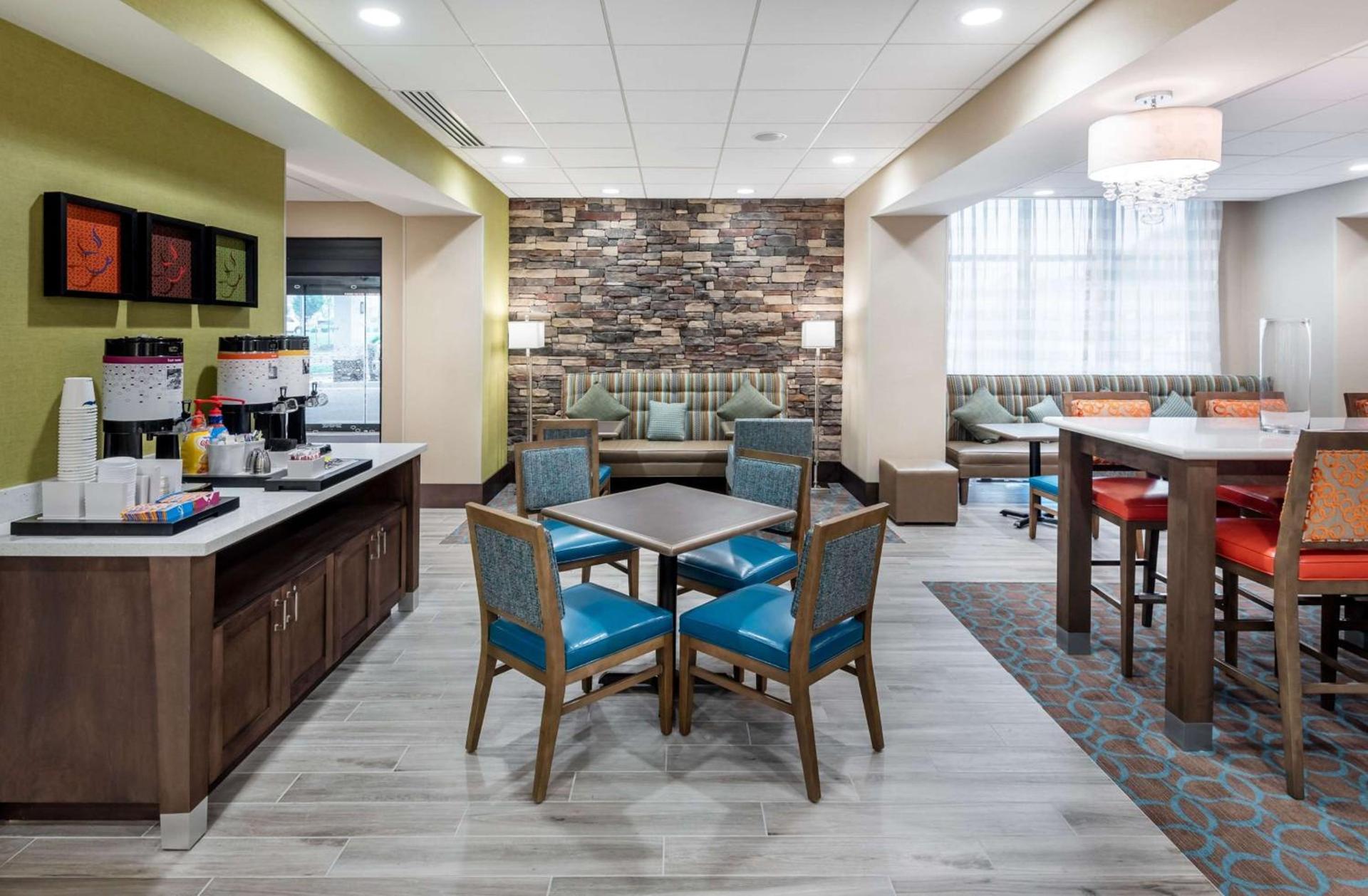 Hampton Inn Baltimore Bayview Campus photo 14