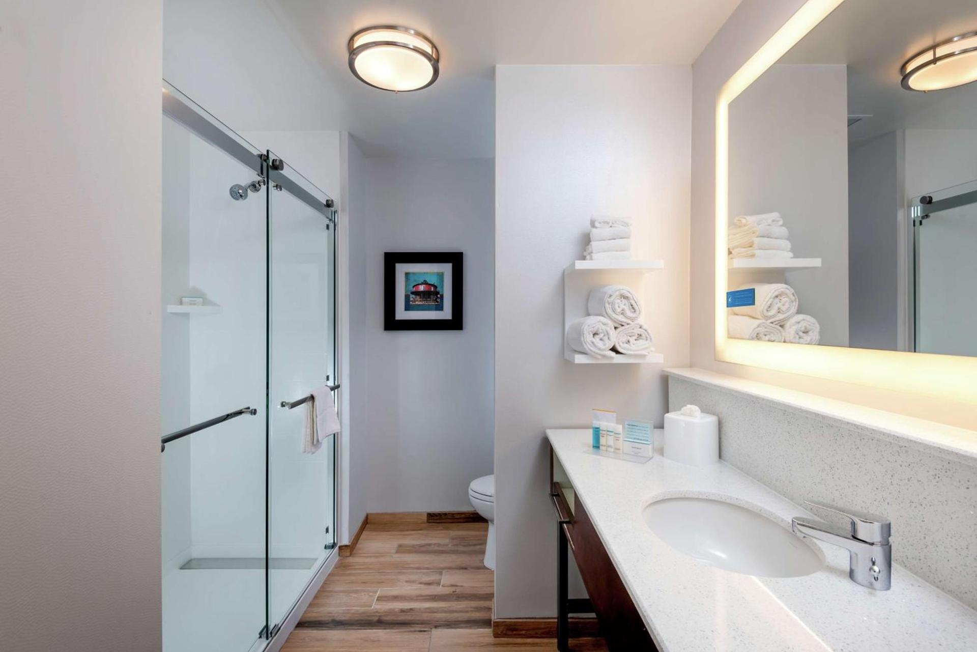 Hampton Inn Baltimore Bayview Campus photo 16