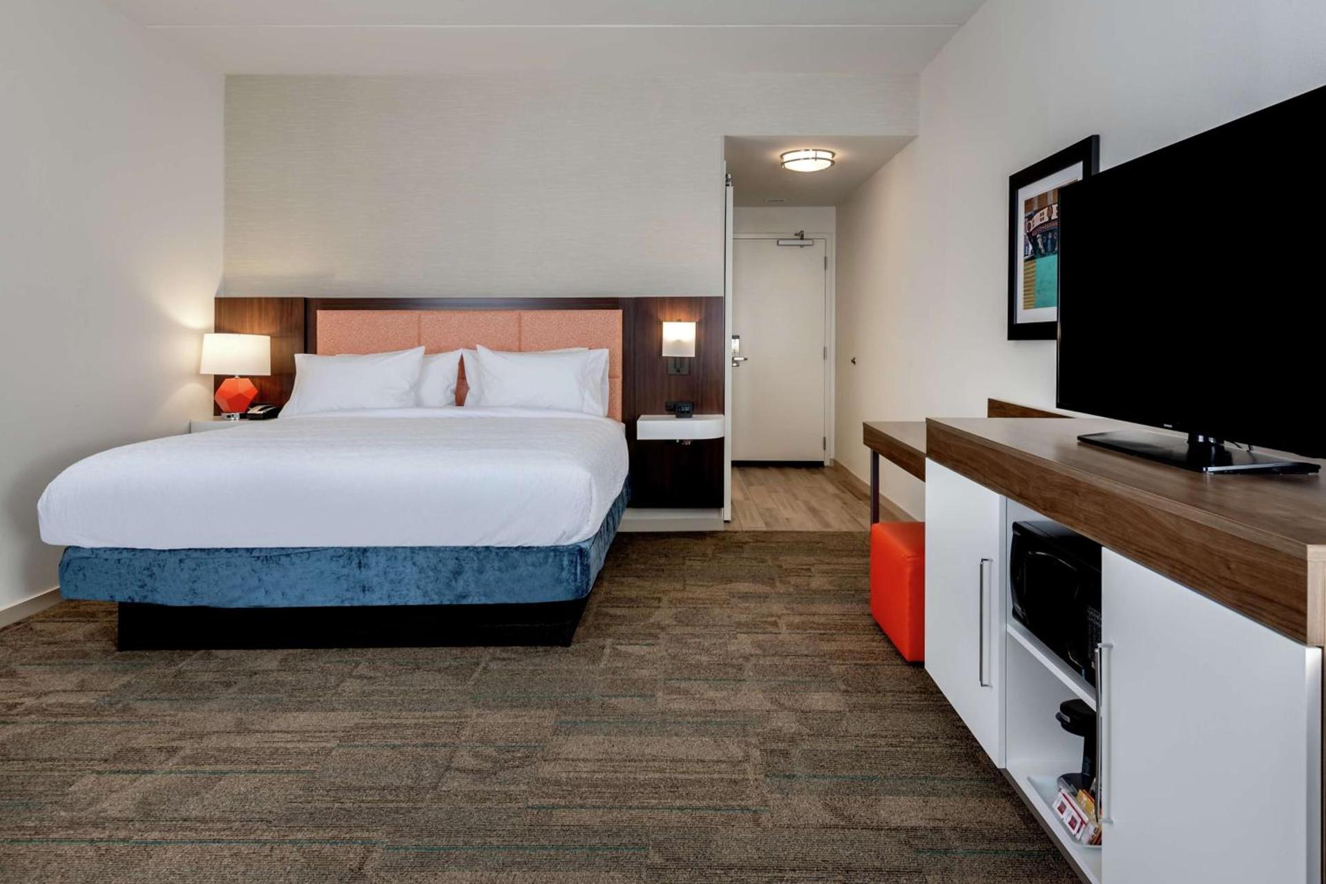Hampton Inn Baltimore Bayview Campus photo 17