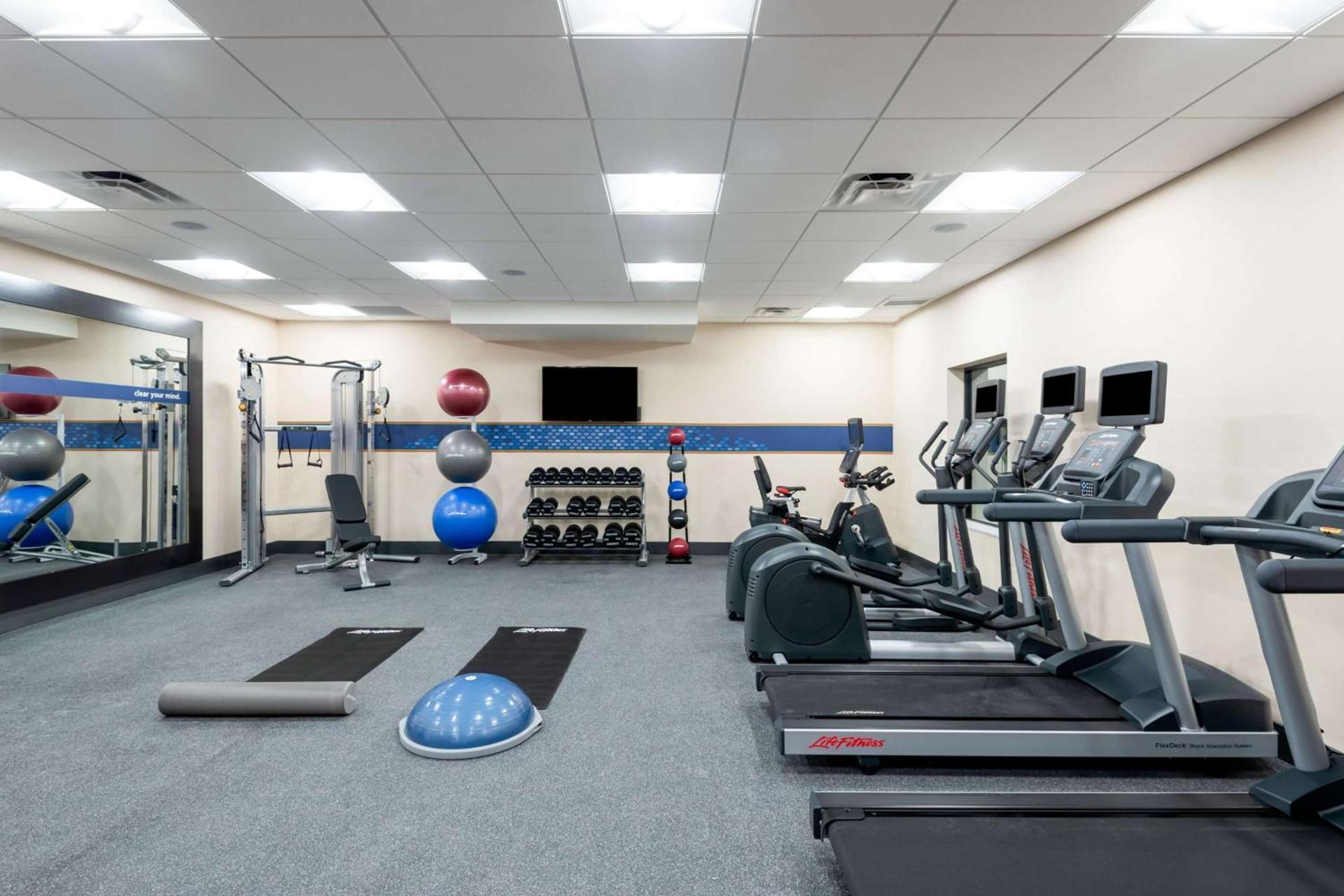Hampton Inn Baltimore Bayview Campus photo 15