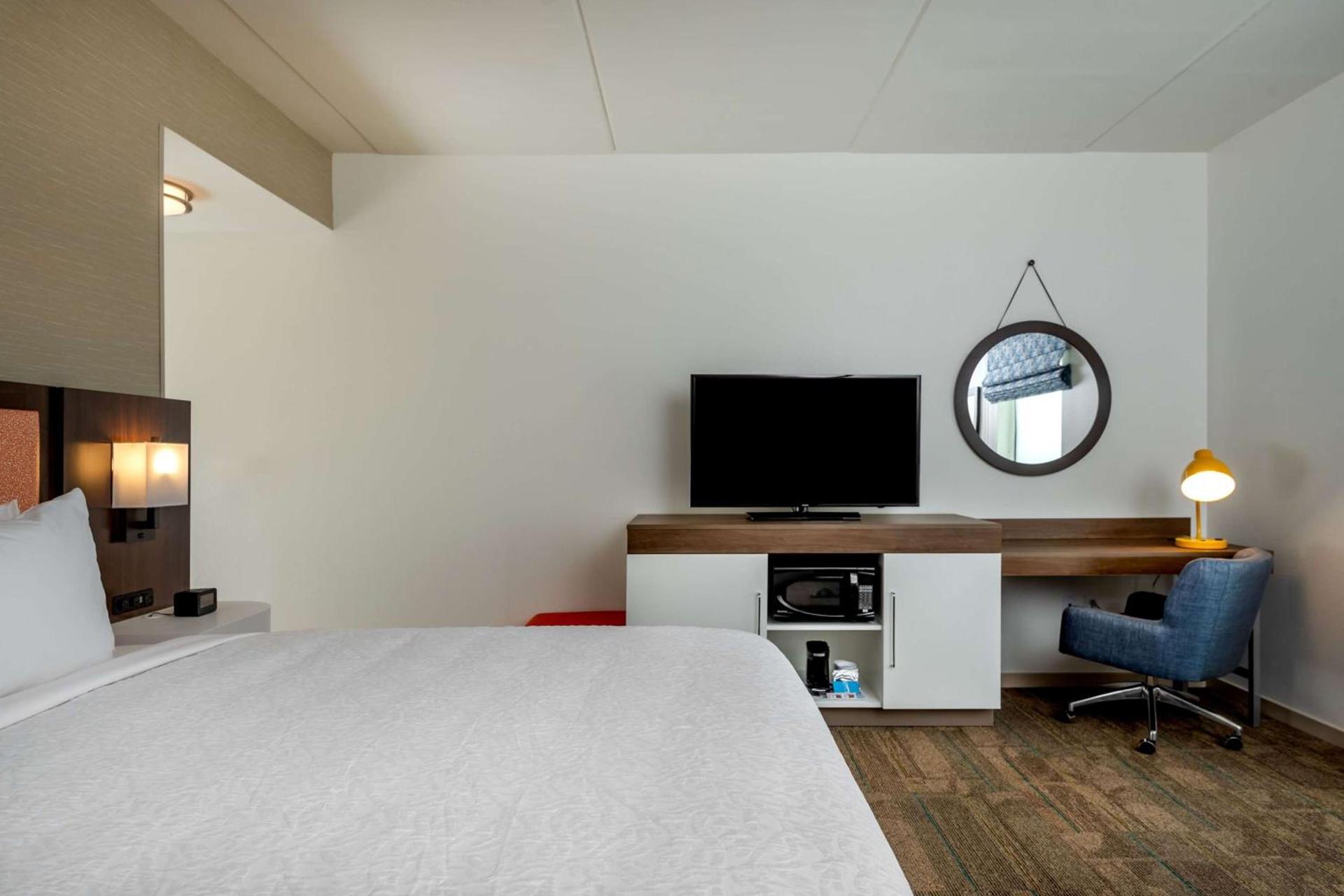Hampton Inn Baltimore Bayview Campus photo 22