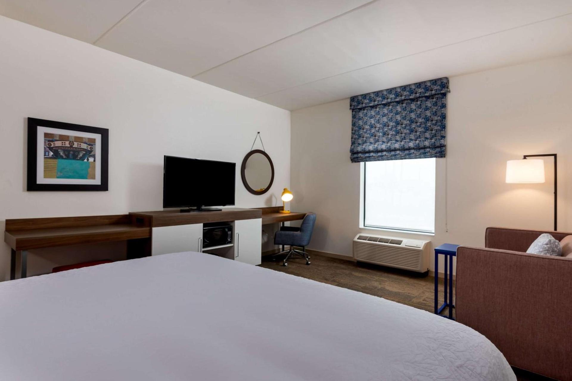 Hampton Inn Baltimore Bayview Campus photo 24