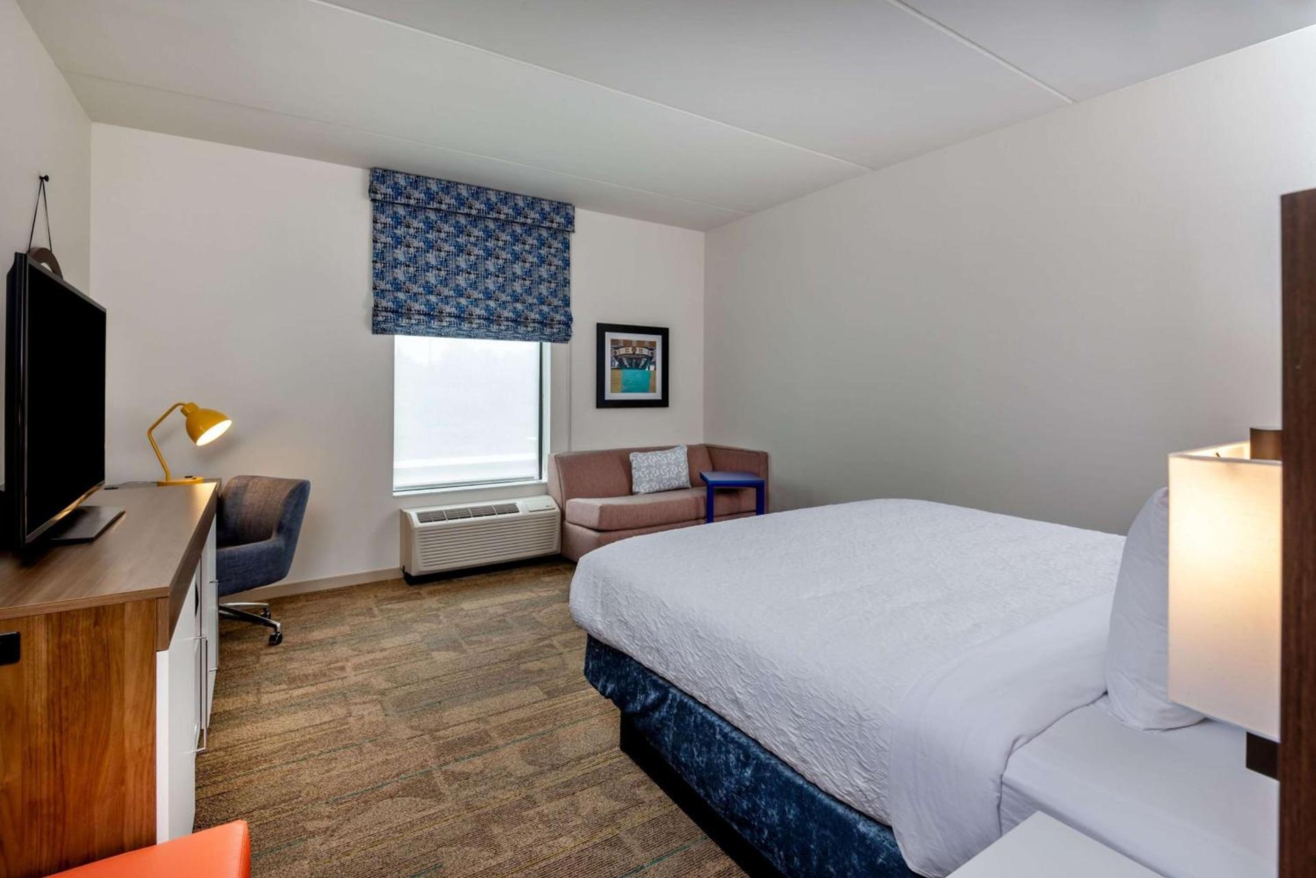 Hampton Inn Baltimore Bayview Campus photo 23