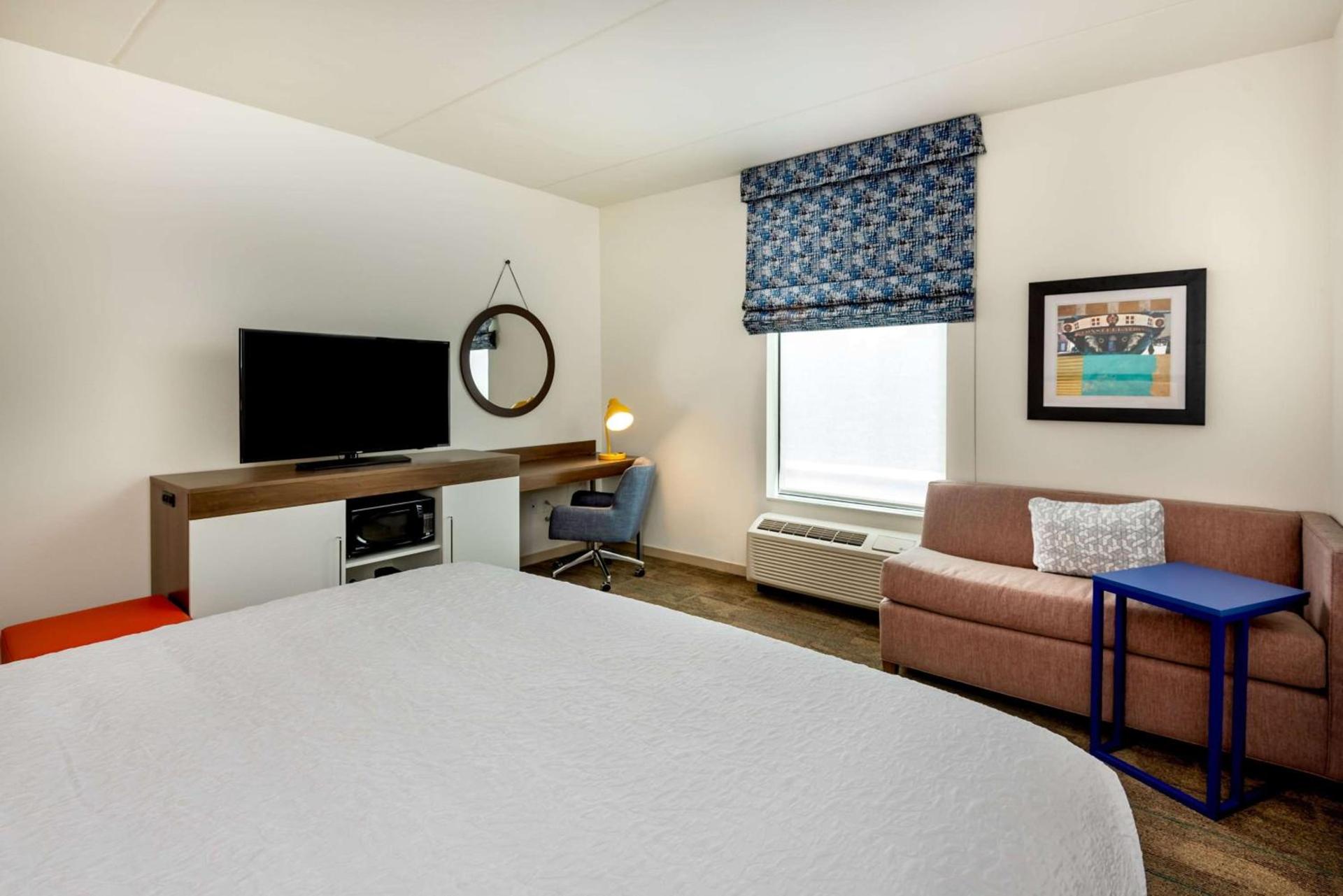 Hampton Inn Baltimore Bayview Campus photo 26