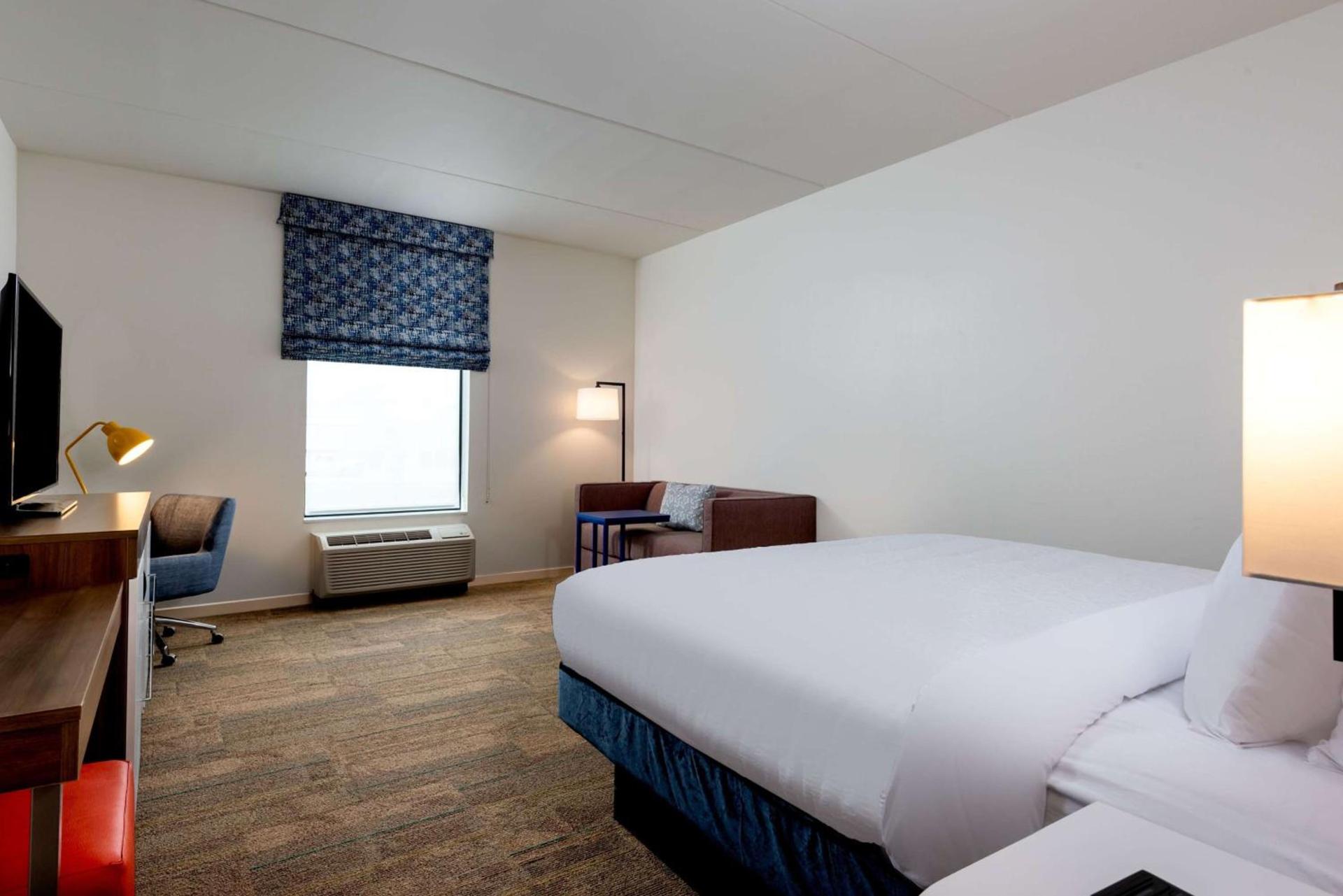 Hampton Inn Baltimore Bayview Campus photo 25