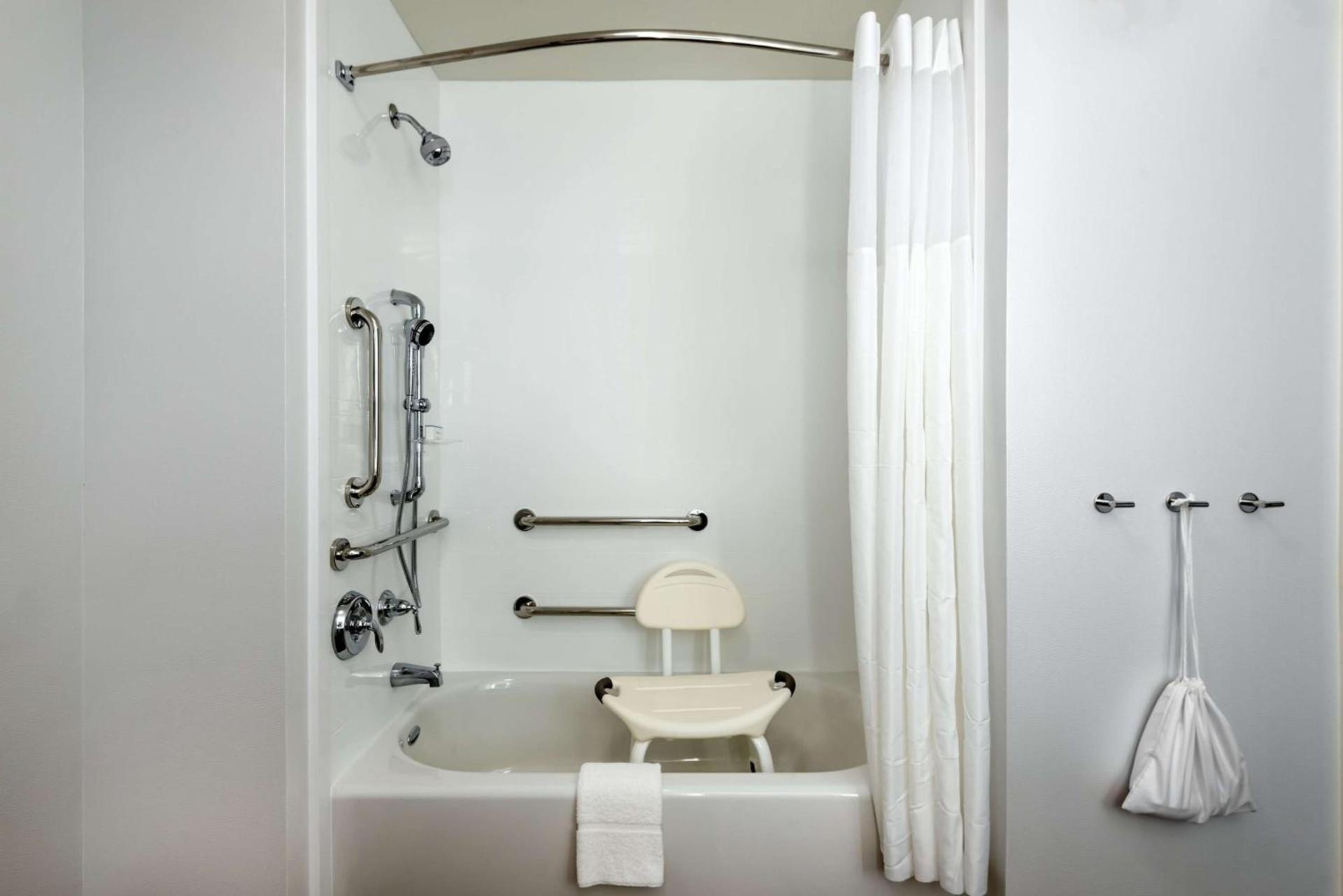Hampton Inn Baltimore Bayview Campus photo 27