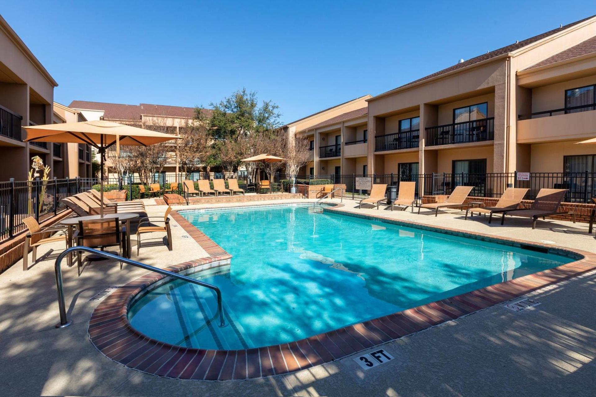 Courtyard by Marriott Dallas-Fort Worth/Bedford photo 3