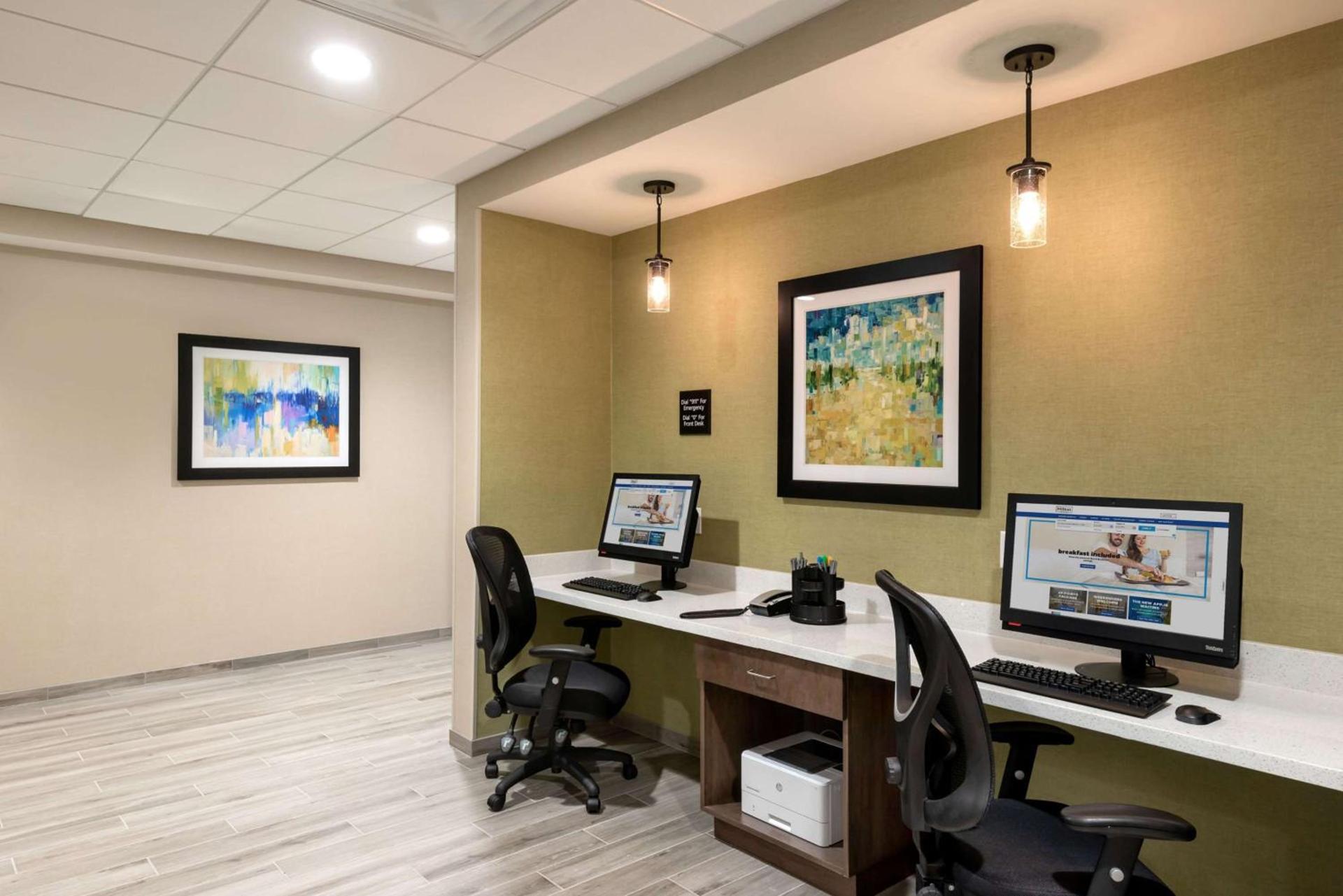 Hampton Inn Baltimore Bayview Campus photo 33
