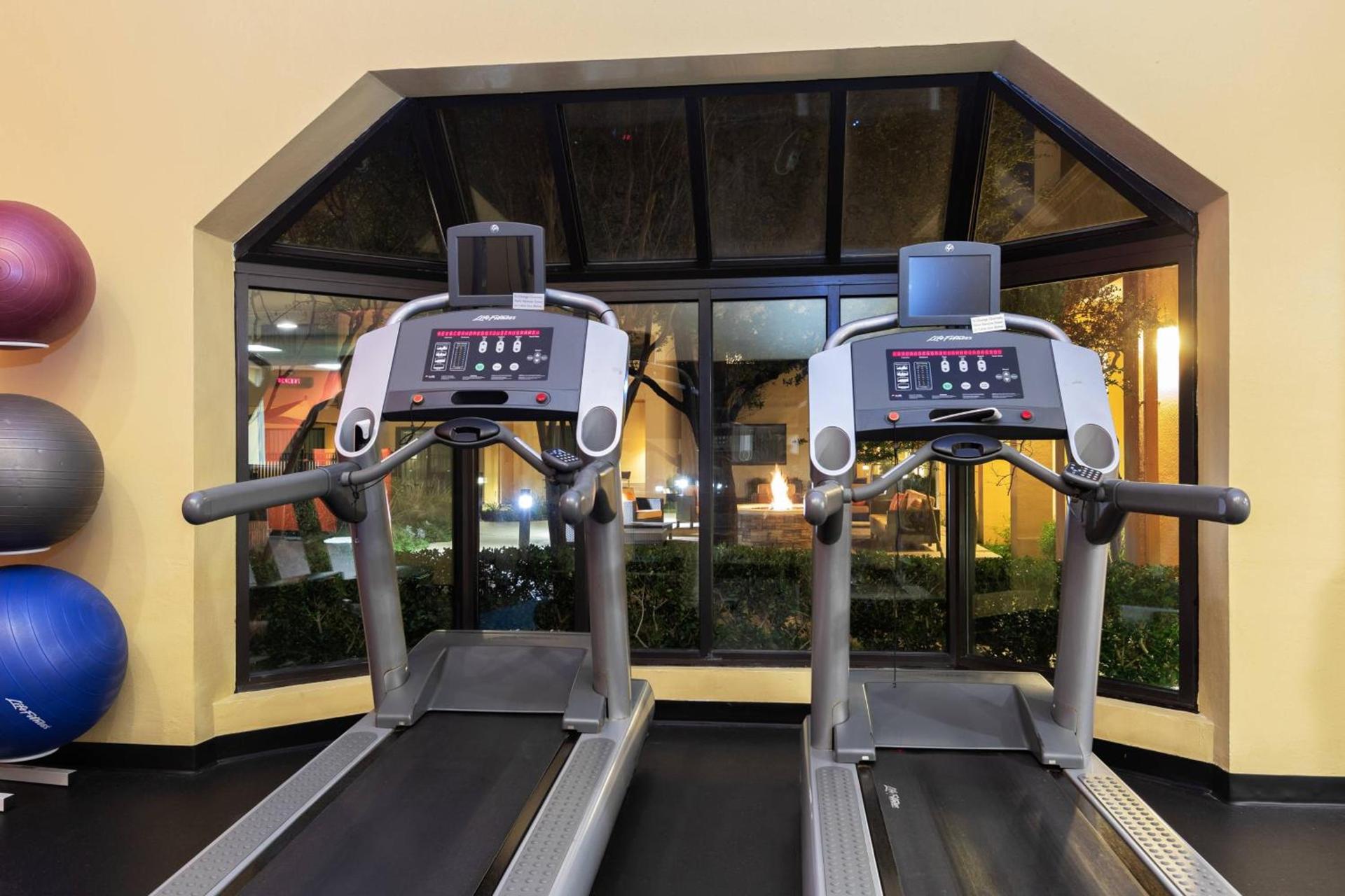 Courtyard by Marriott Dallas-Fort Worth/Bedford photo 33