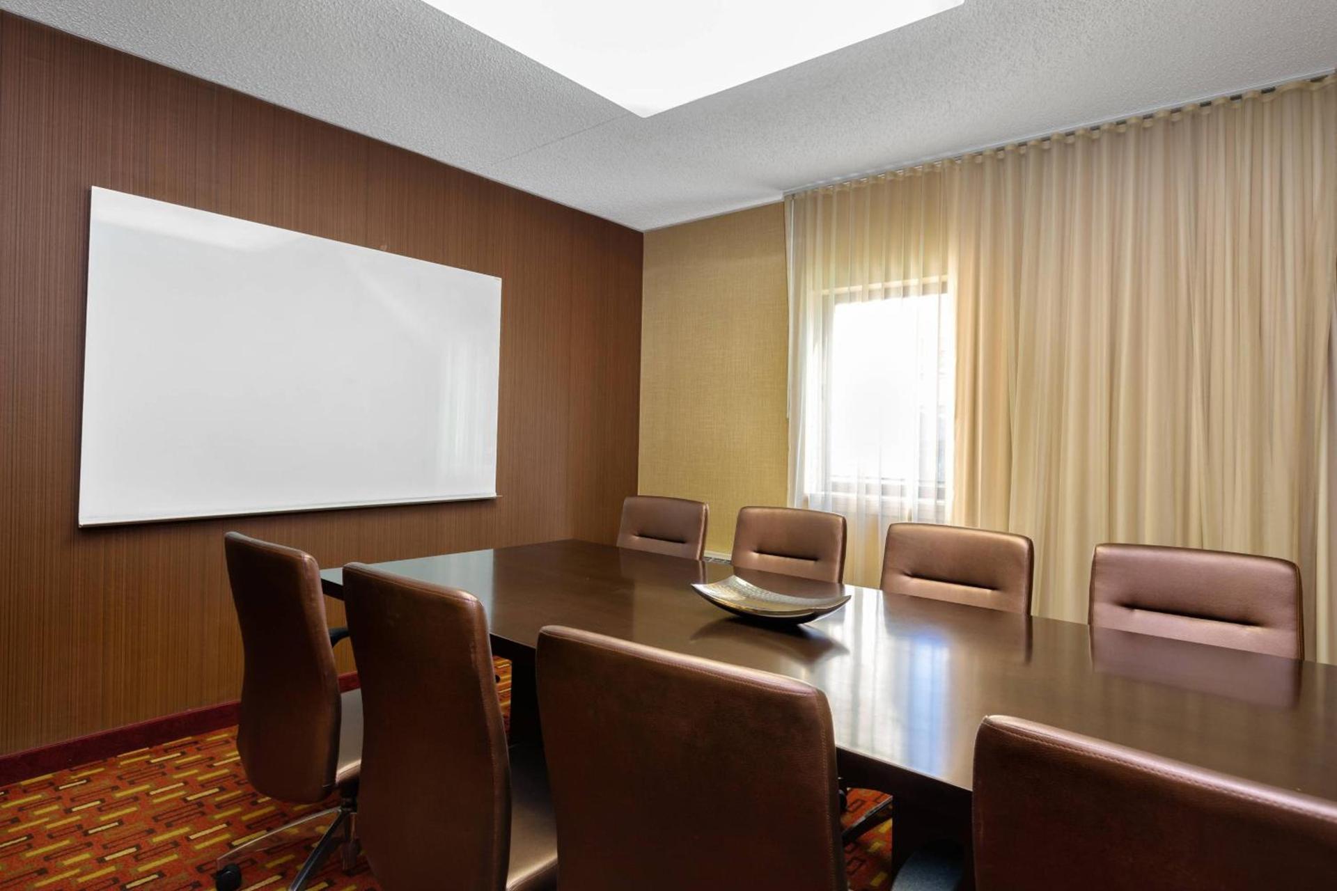 Courtyard by Marriott Dallas-Fort Worth/Bedford photo 40
