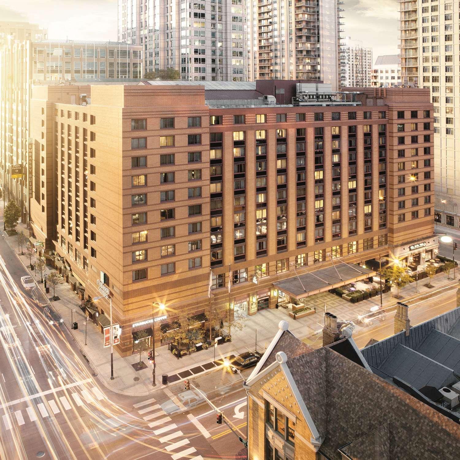 Embassy Suites Chicago - Downtown River North photo 1