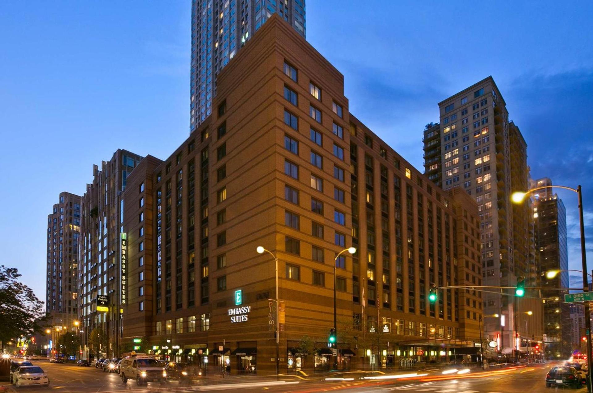 Embassy Suites Chicago - Downtown River North photo 2