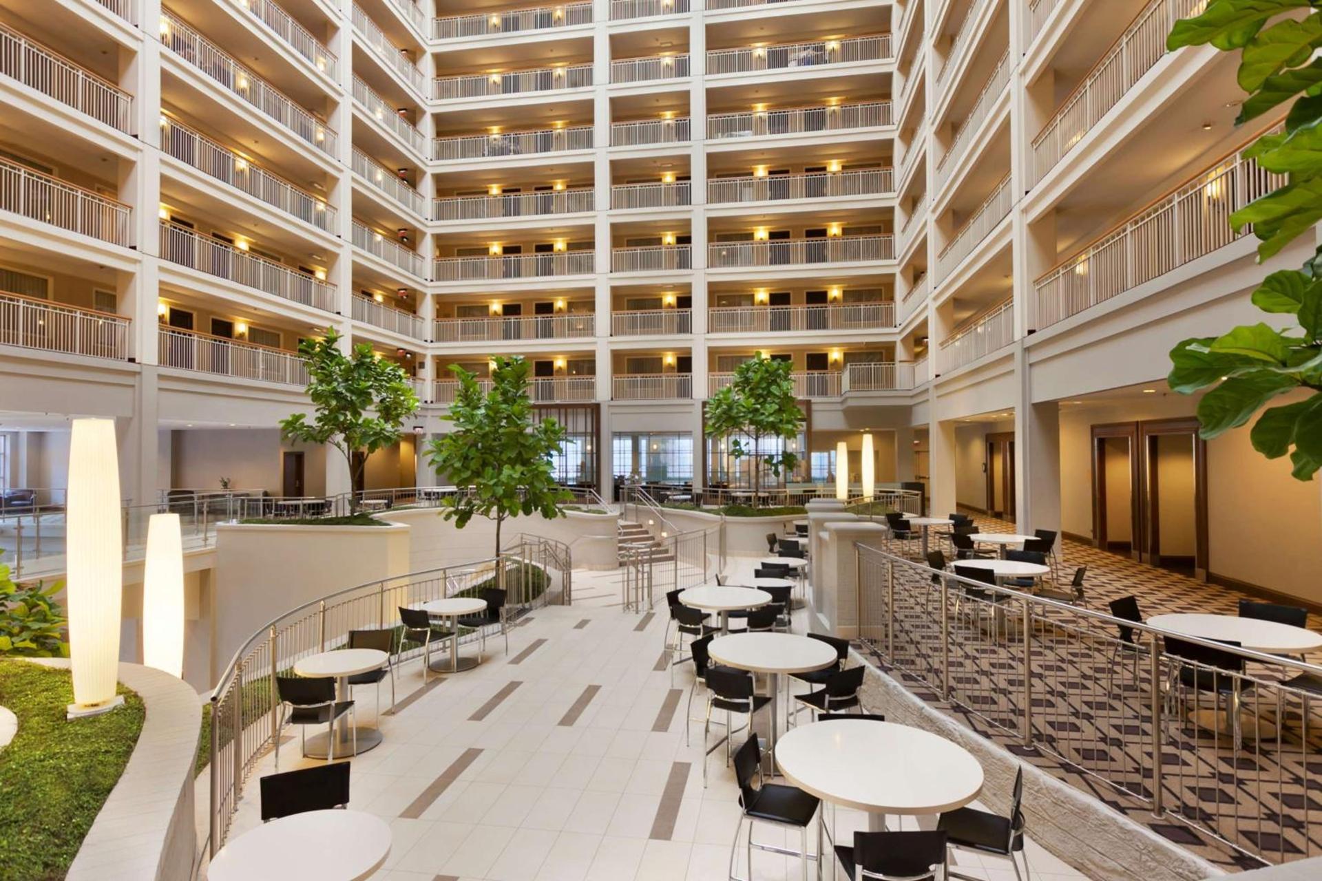Embassy Suites Chicago - Downtown River North photo 6