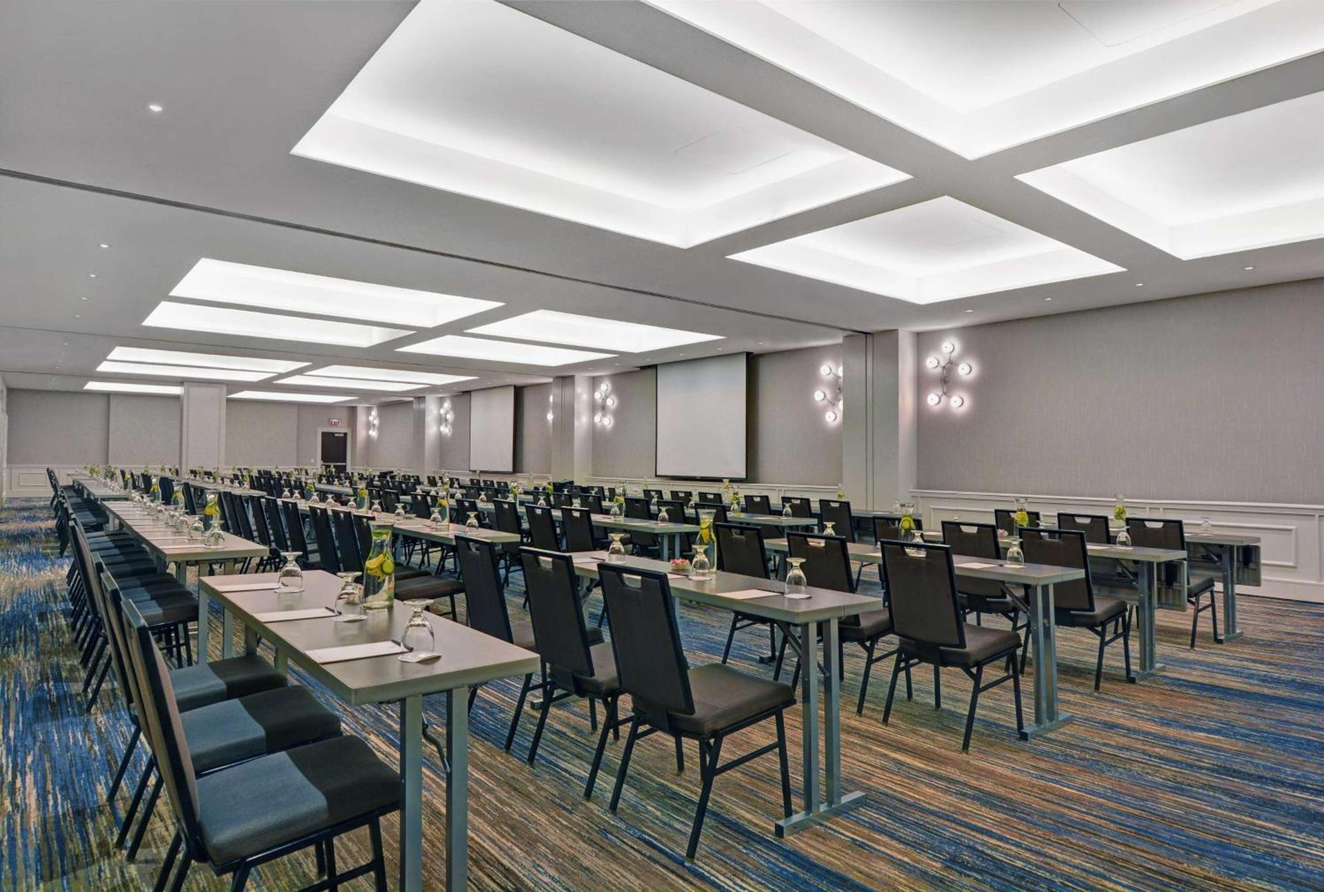 Embassy Suites Chicago - Downtown River North photo 45