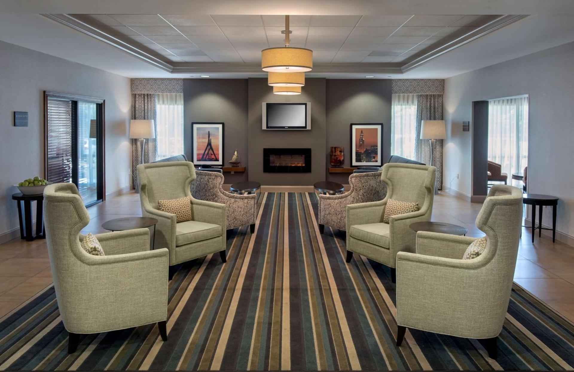 Hampton Inn Boston Logan Airport photo 4