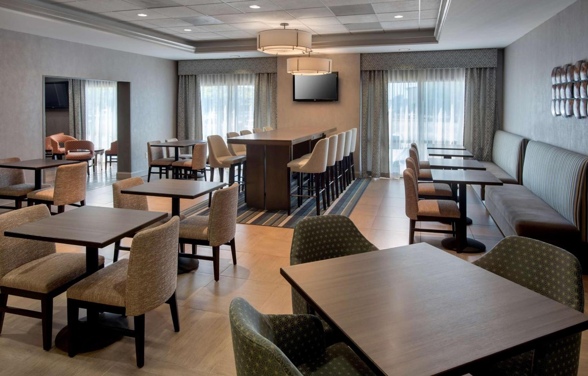 Hampton Inn Boston Logan Airport photo 5