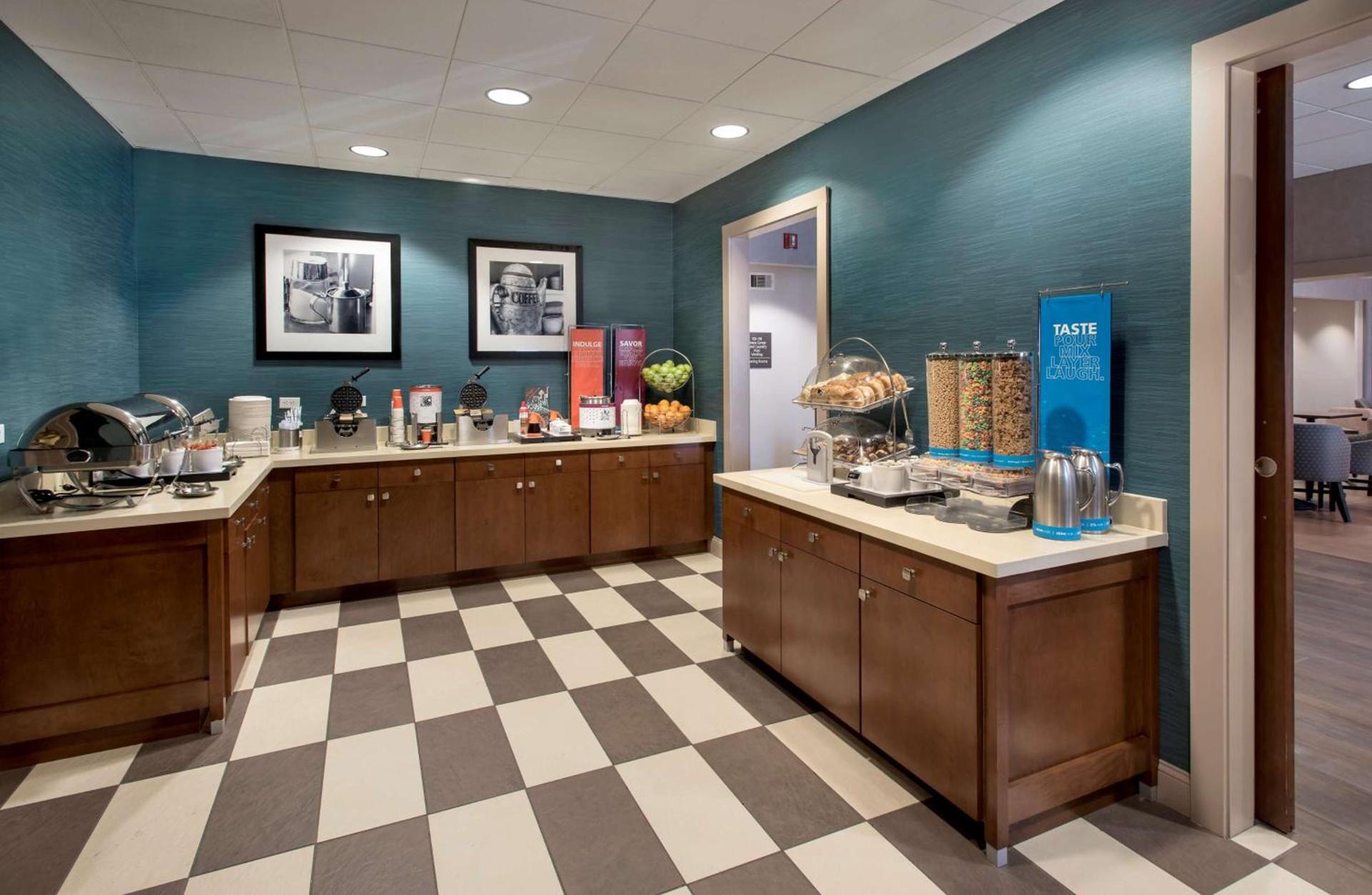 Hampton Inn Boston Logan Airport photo 7